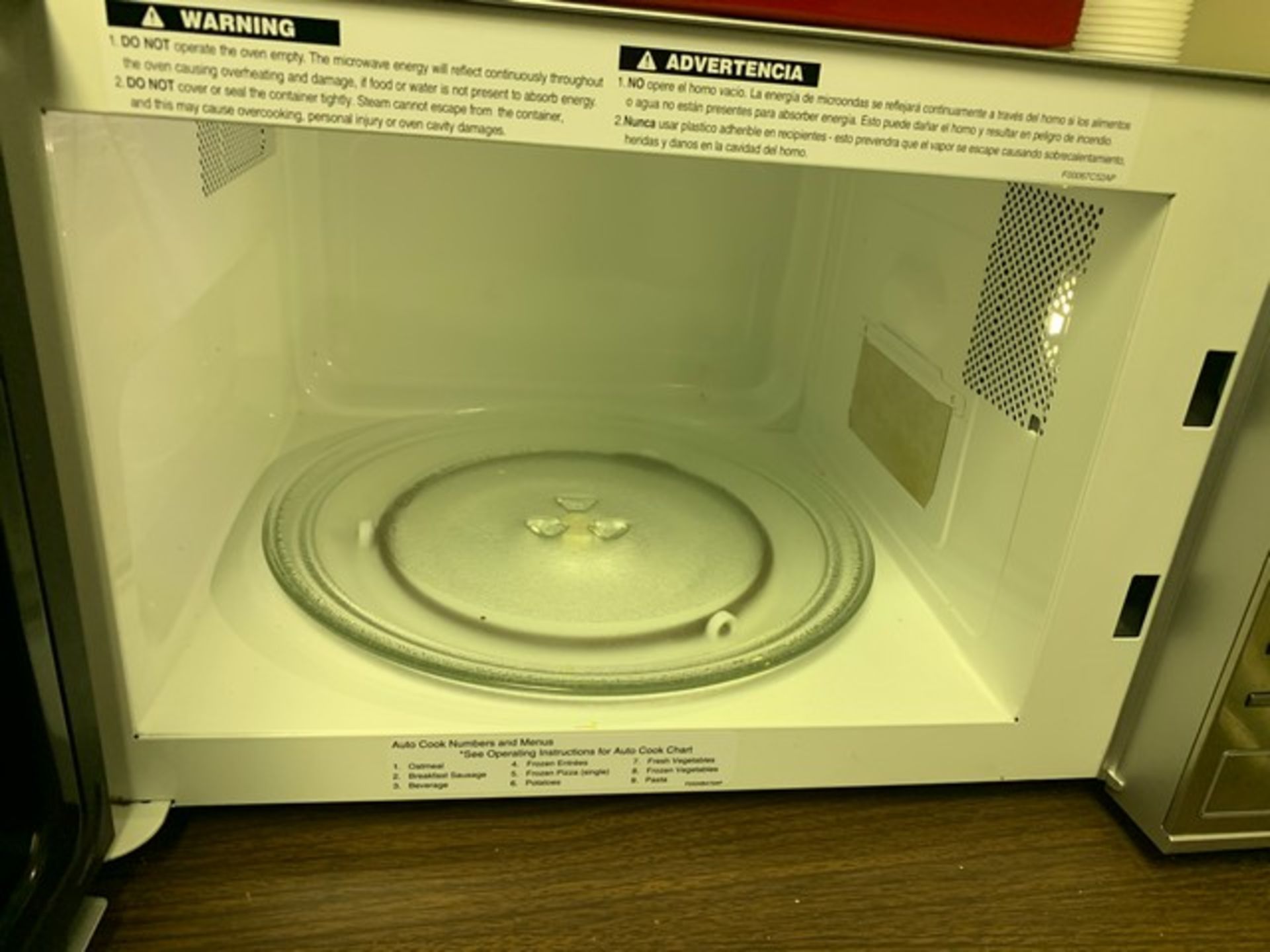 PANASONIC MICROWAVE - 950 WATT - Image 2 of 2