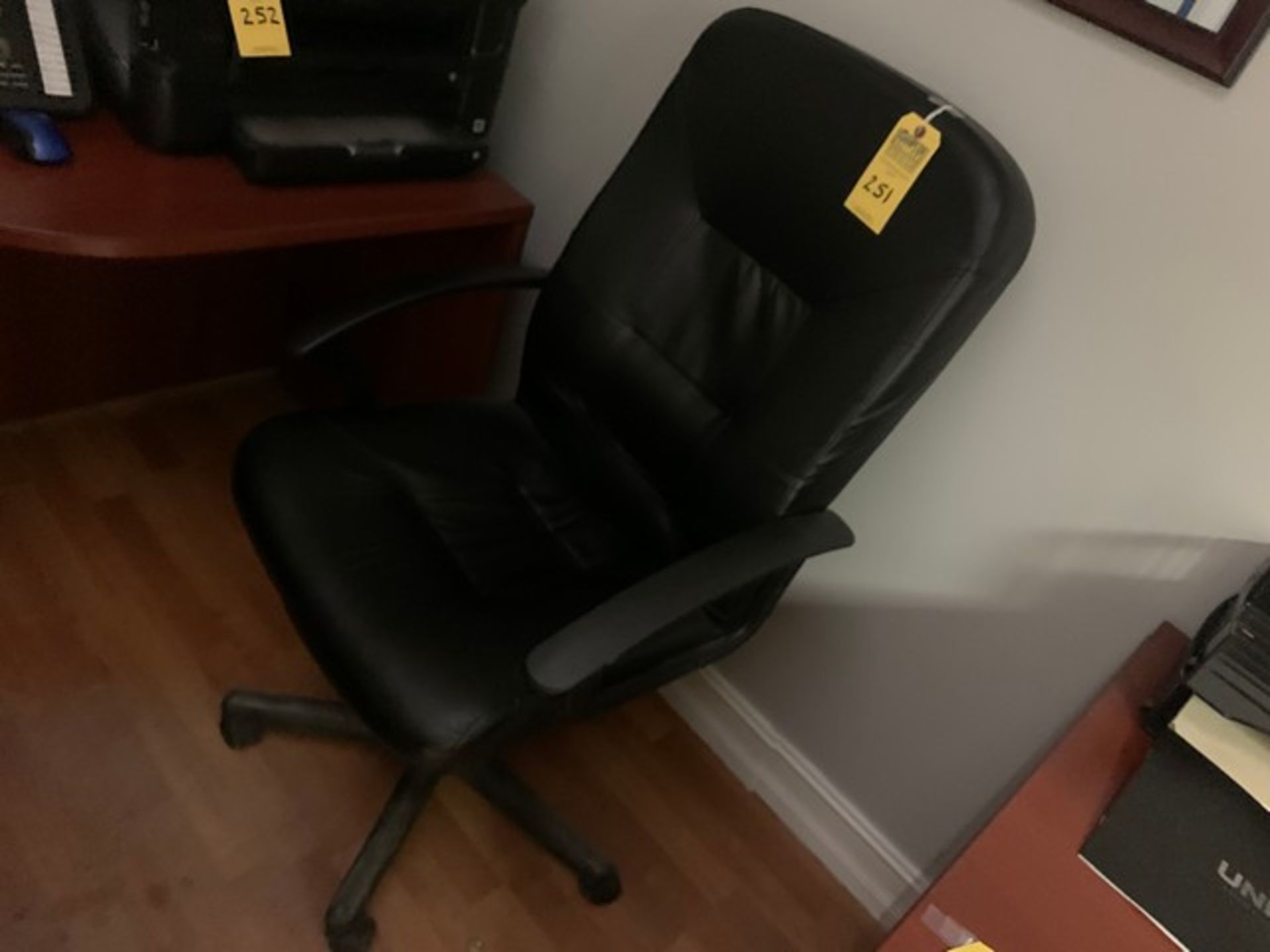 ROLLING OFFICE CHAIR