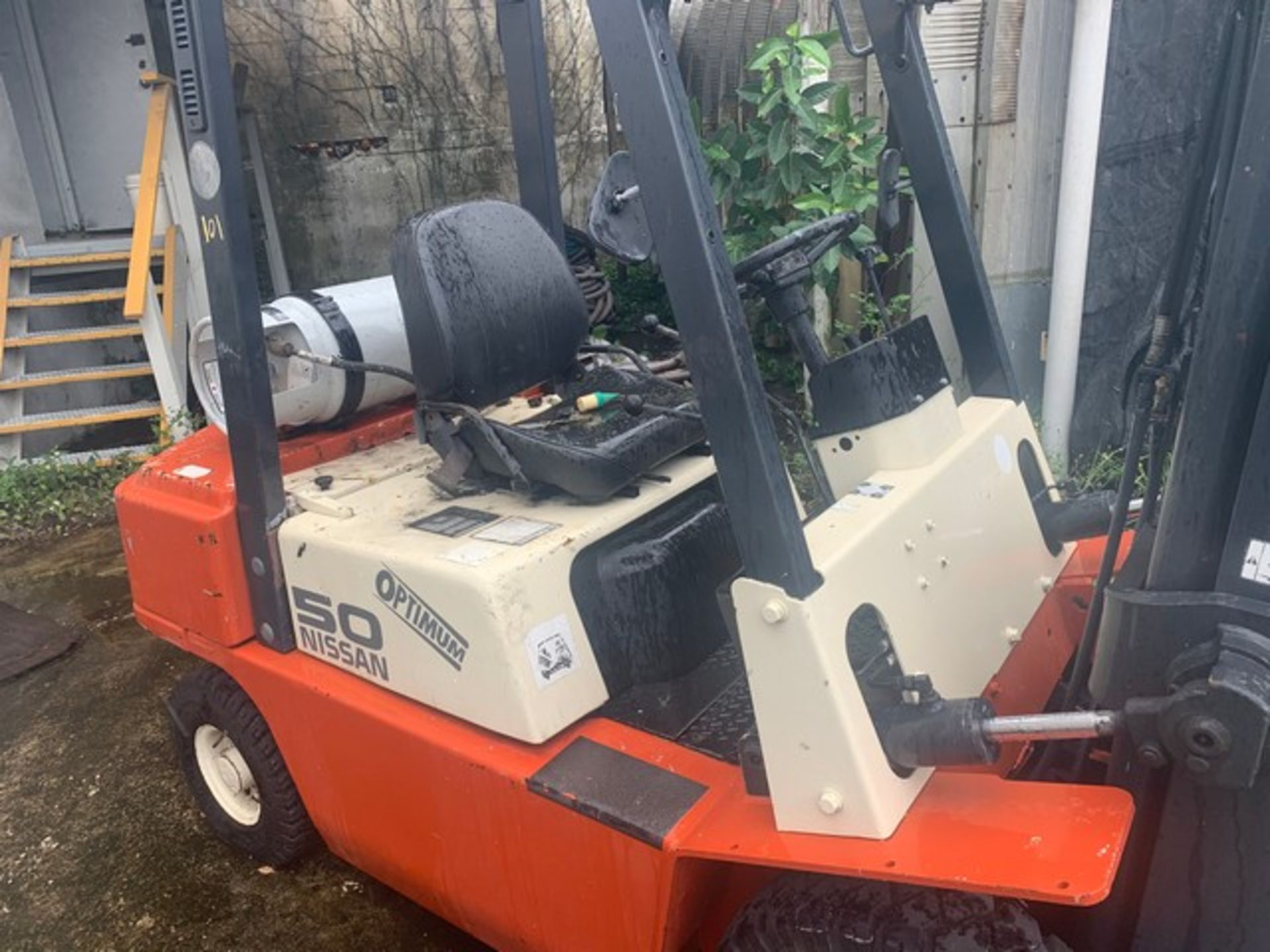 NISSAN OPTIMA 50 JP50 FORKLIFT - PROPANE / 3975LB CAPACITY / SIDE SHIFT / 187'' TALL - SERIAL No. 9H - Image 2 of 8