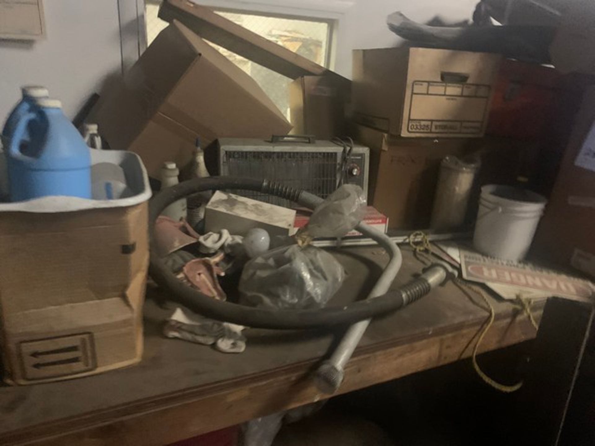LOT AIR HOSES, CHEMICALS, SOLVENTS, ROLLER BRUSHES, TIME CLOCK, MICROWAVE, SPACE HEATER, ETC (NO TAB - Image 4 of 6