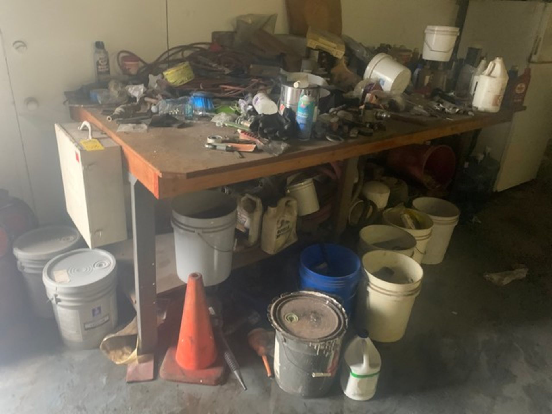 LOT ASSORTED HARDWARE, BRAIDED CABLE, FIRST AID KIT, EXTENSION CORDS, PAINTS, SOLVENTS, ETC (NO WORK