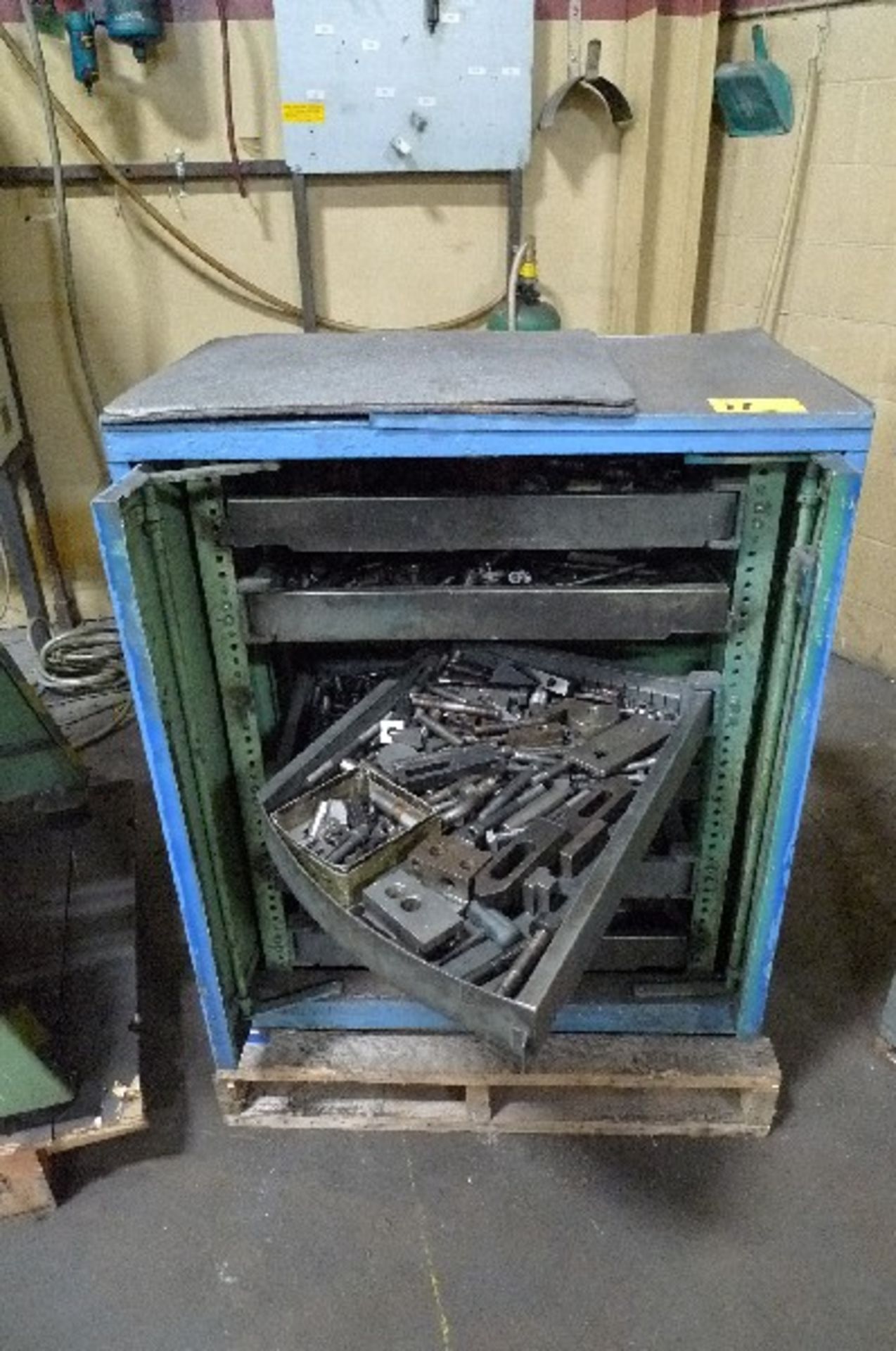 VIDMAR TYPE CABINET W/ MISC.