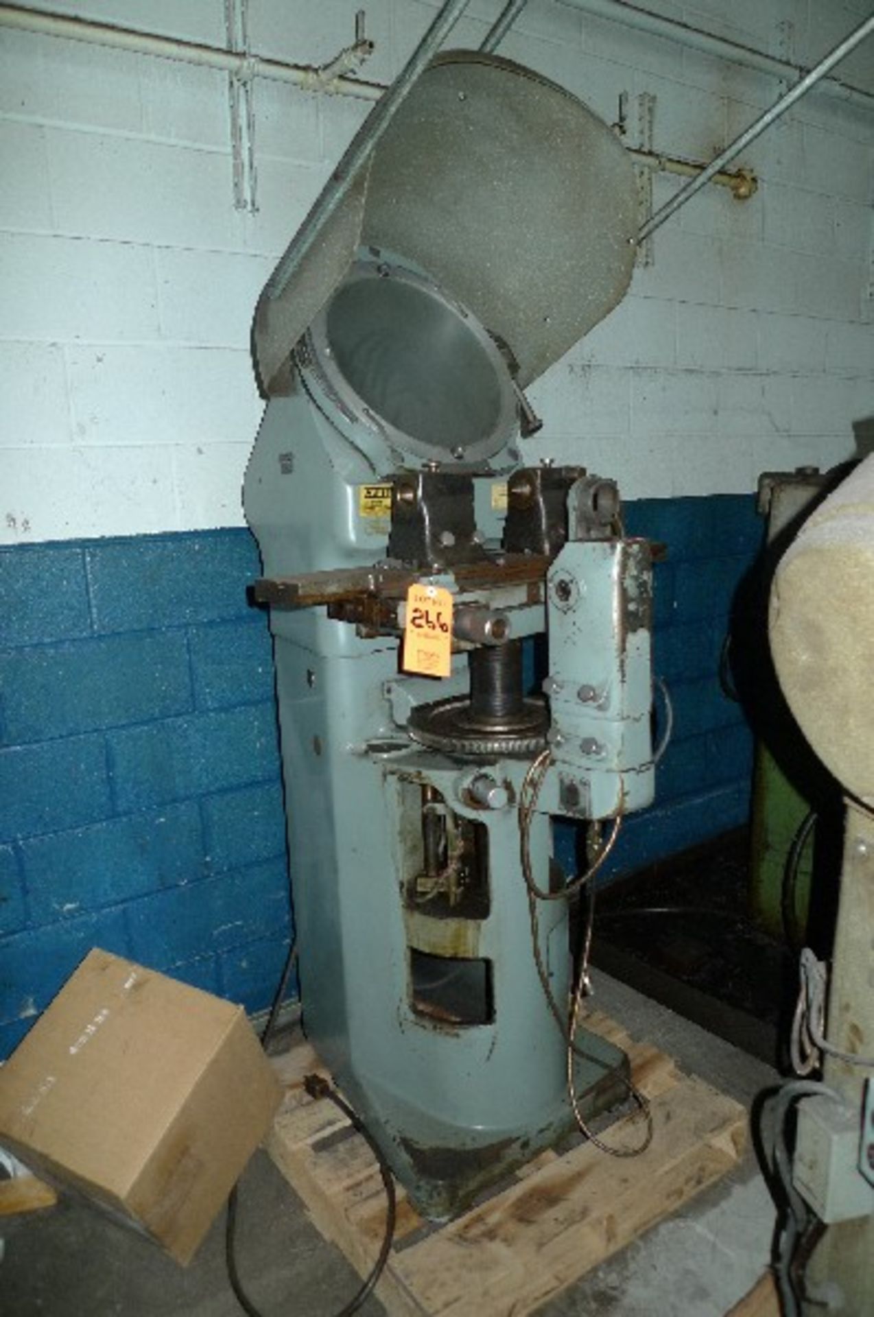 JONES & LAMSON 14" OPTICAL COMPARATOR