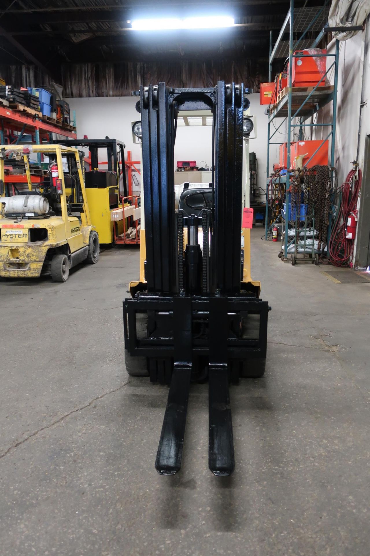 FREE CUSTOMS - TCM 5000lbs Capacity Forklift with 3-stage mast and sideshift - LPG (propane) (no - Image 2 of 2