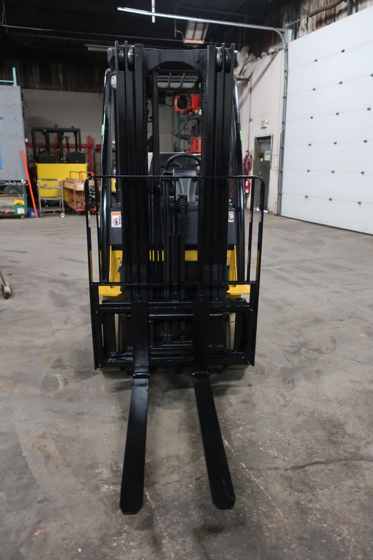 FREE CUSTOMS - 2013 Yale 5000lbs Capacity Forklift with 3-stage mast - LPG (propane) with - Image 2 of 3