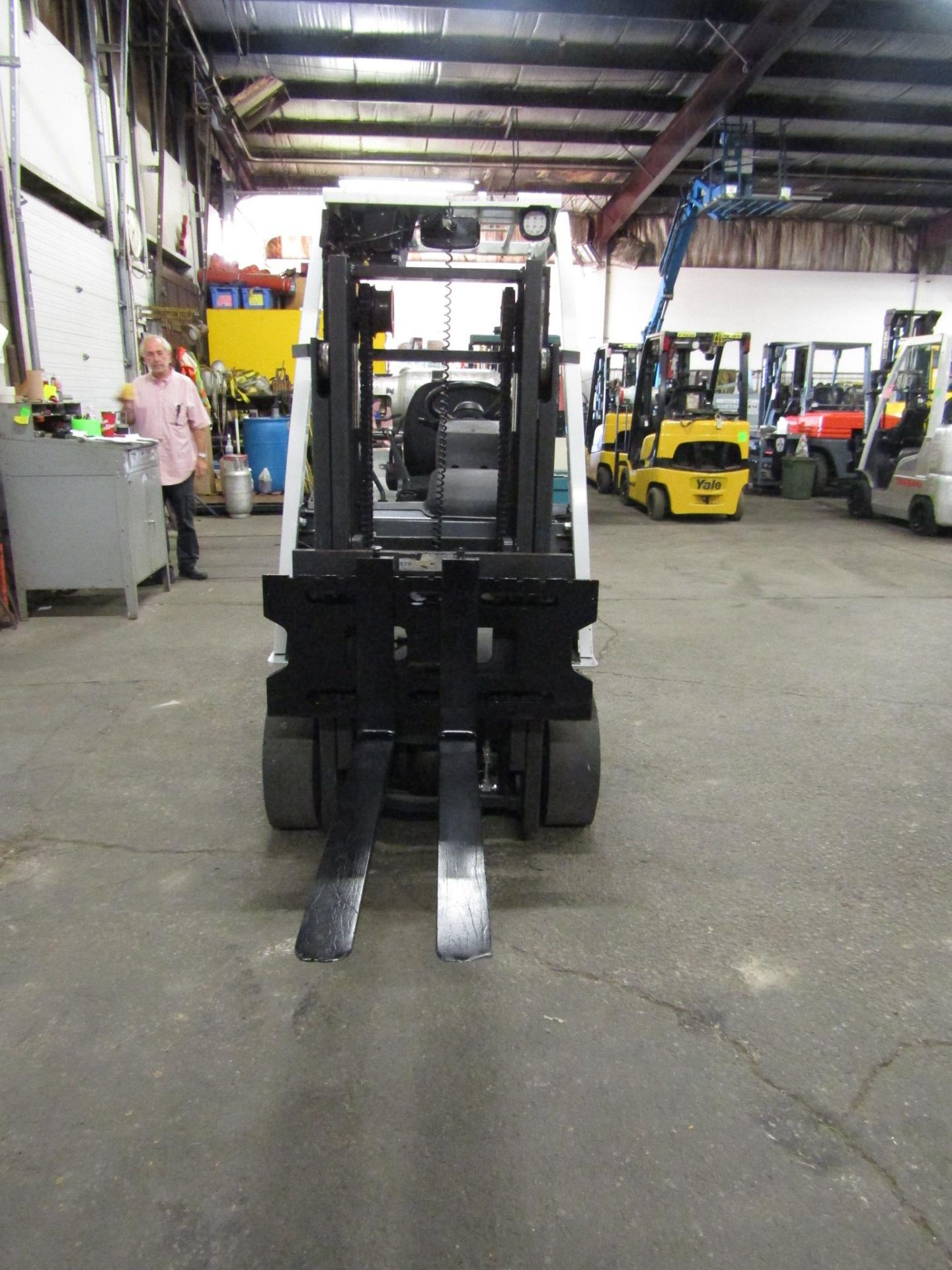 FREE CUSTOMS - 2014 Nissan Unicarriers 5000lbs Capacity Forklift LPG (propane) with TRUCKER MAST and - Image 2 of 3