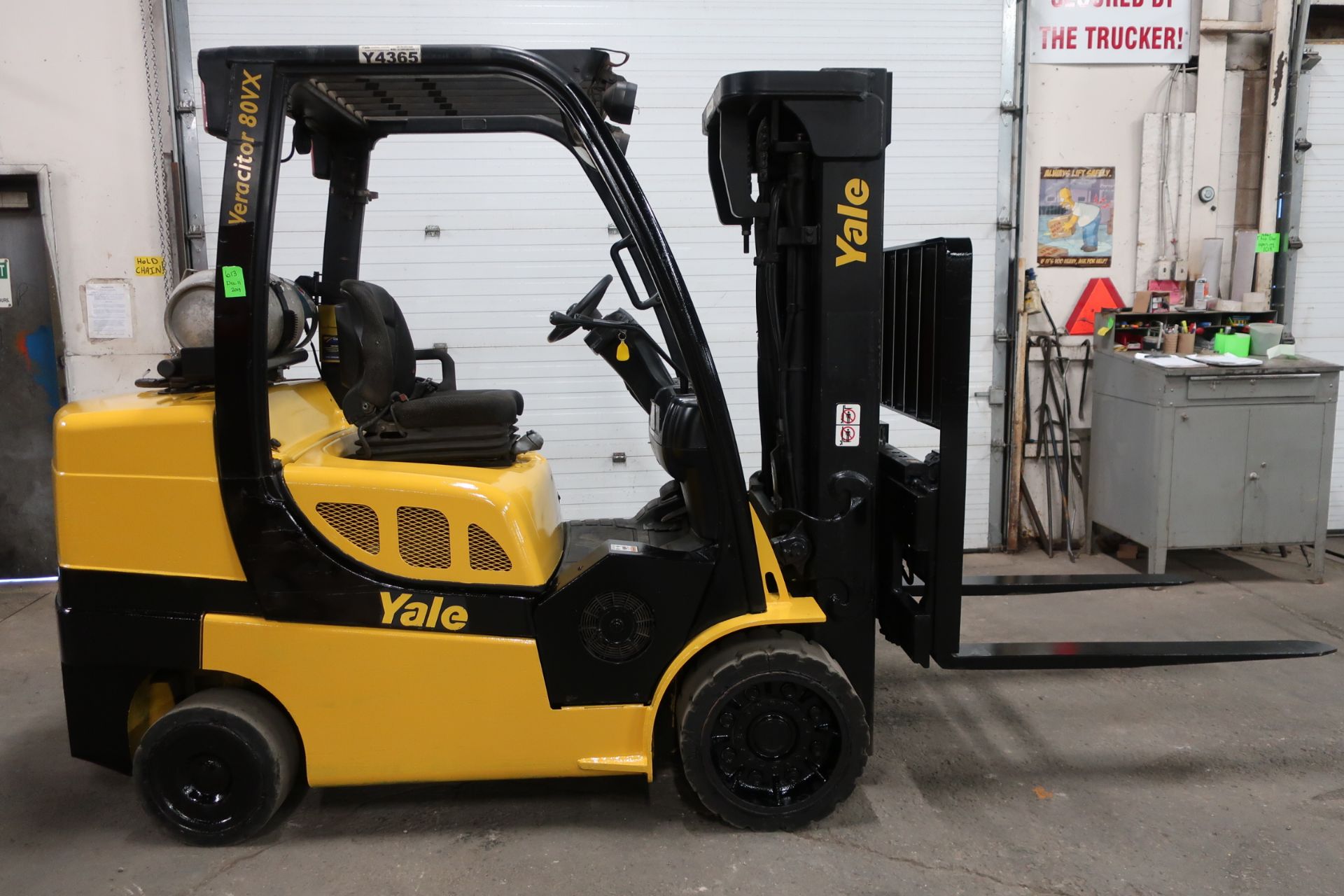 FREE CUSTOMS - 2012 Yale 8000lbs Capacity Forklift with 3-stage mast - LPG (propane) with