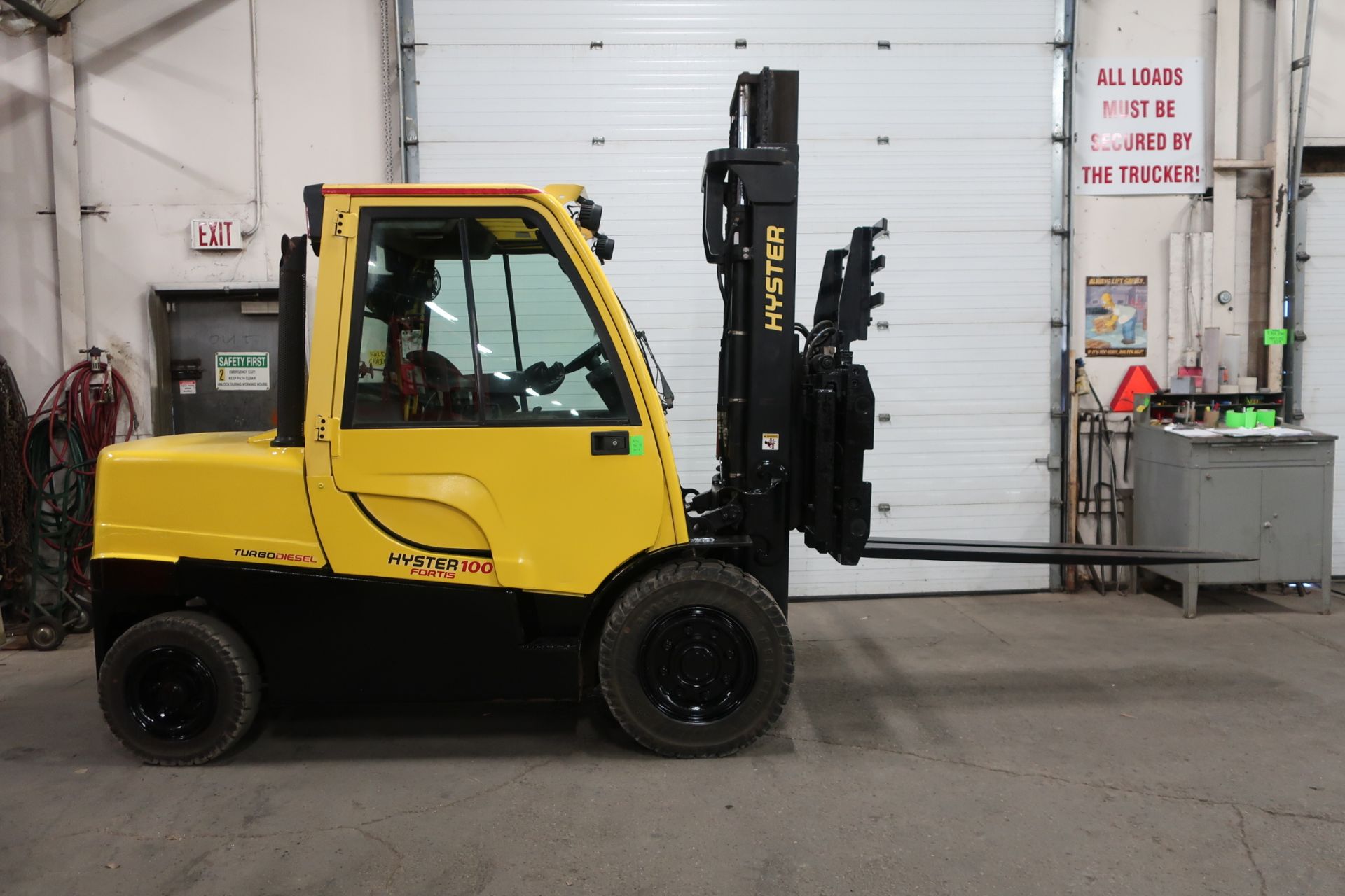 FREE CUSTOMS - 2013 Hyster 10000lbs Capacity OUTDOOR Forklift with Sideshift and Fork Positioner