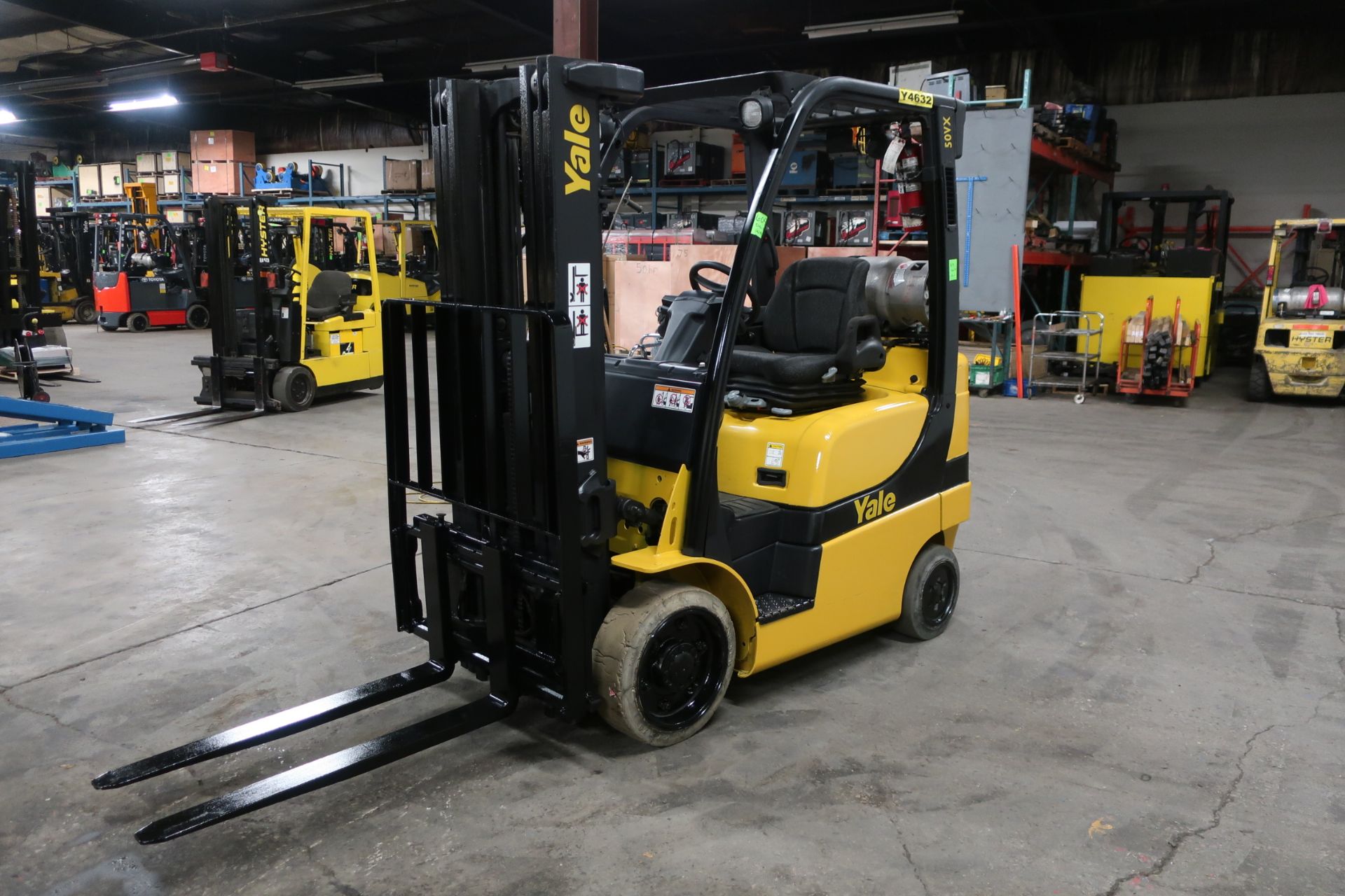 FREE CUSTOMS - 2013 Yale 5000lbs Capacity Forklift with 3-stage mast - LPG (propane) with