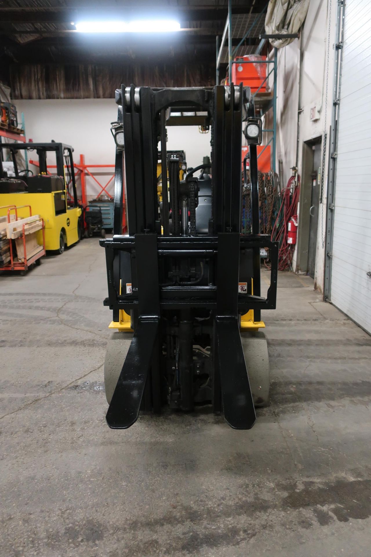 FREE CUSTOMS - 2012 Yale 5000lbs Capacity Electric Forklift with sideshift and 3-stage mast - Image 2 of 2