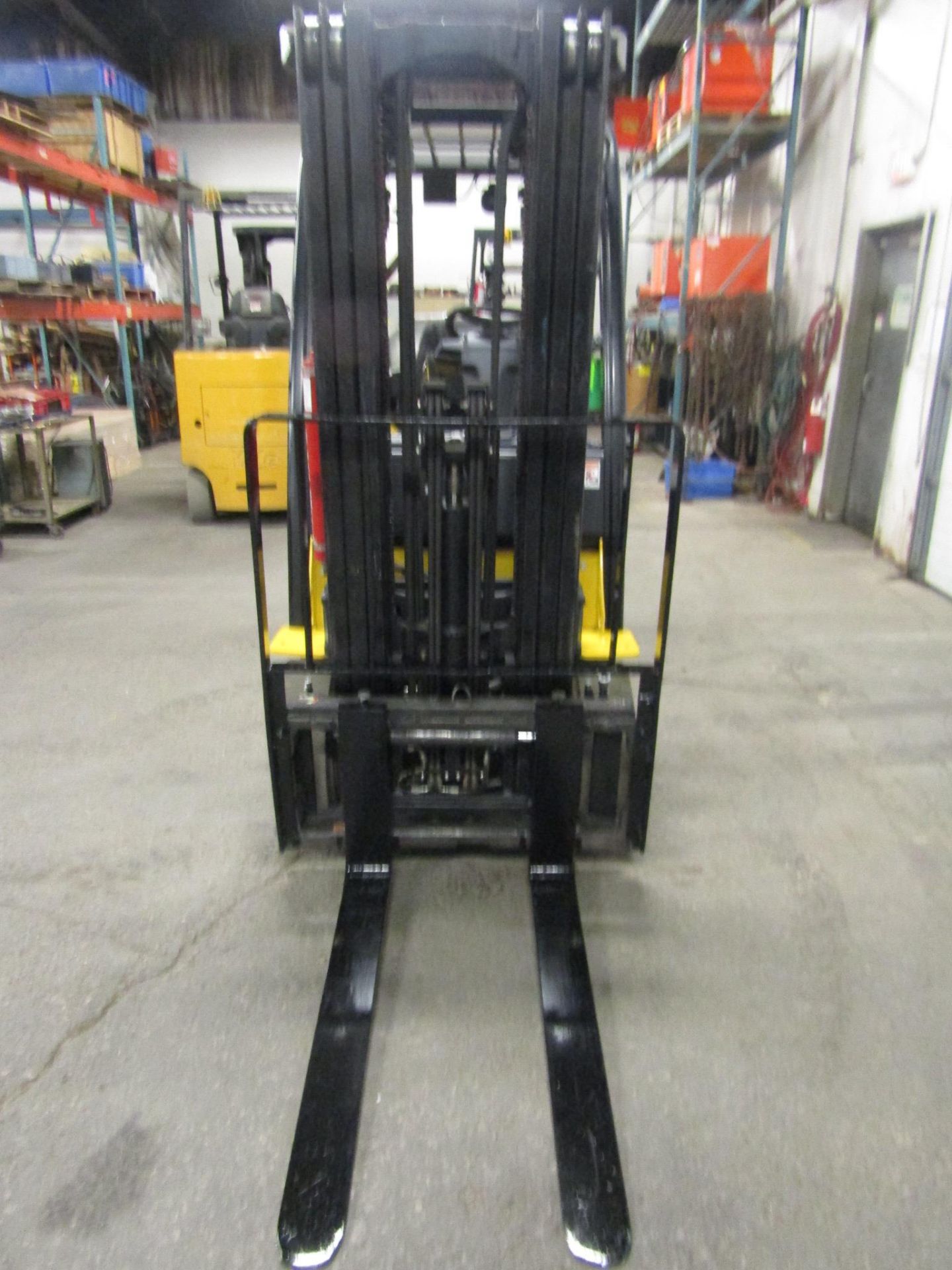 FREE CUSTOMS - 2013 Yale 5000lbs Capacity Forklift with 3-stage mast - LPG (propane) with - Image 2 of 2