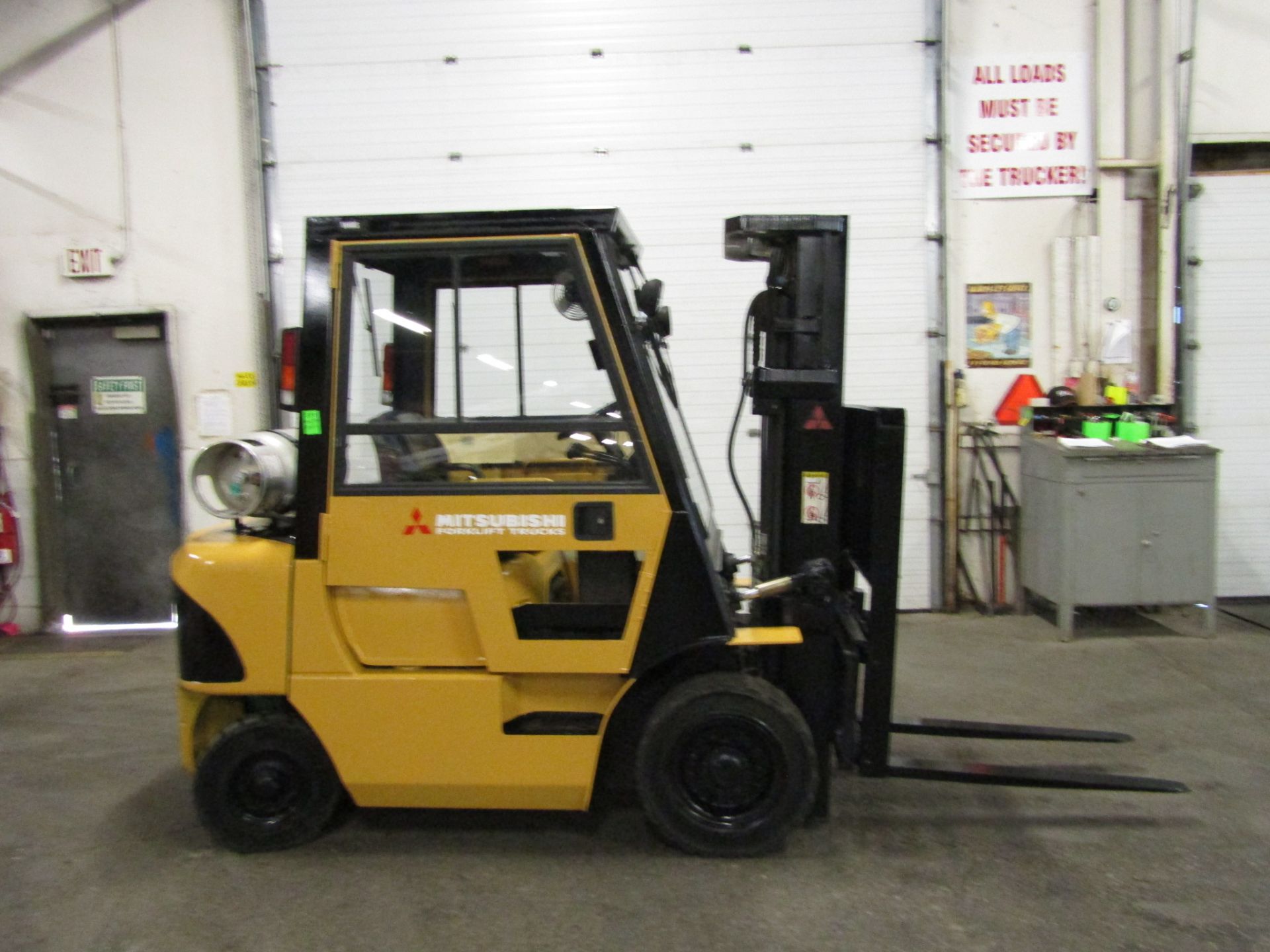 FREE CUSTOMS - Mitsubishi 5000lbs Capacity OUTDOOR Forklift with 3-stage mast and sideshift with CAB