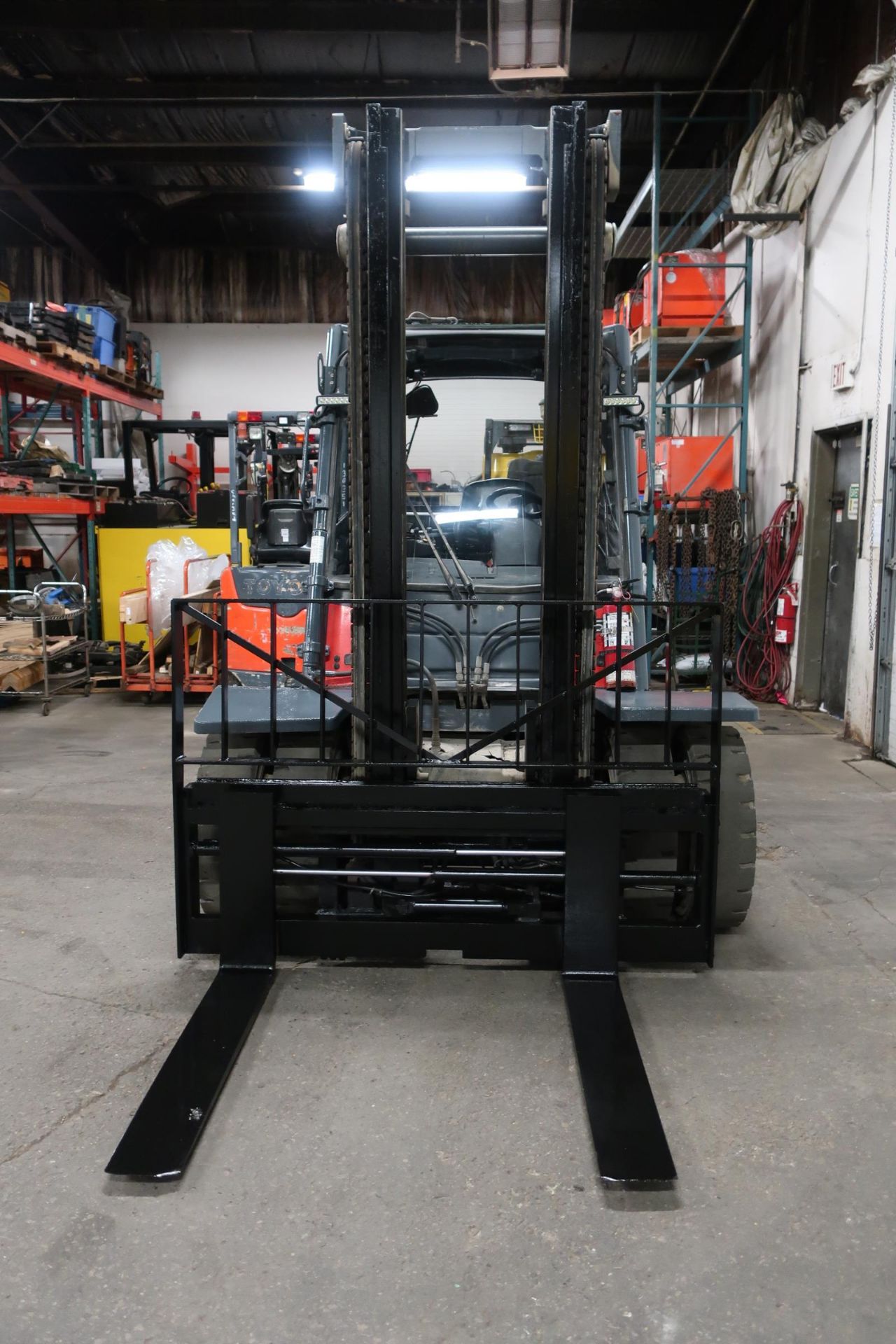 FREE CUSTOMS - Linde 9100lbs Capacity OUTDOOR Forklift with Dual Front tires and sideshift - - Image 2 of 2