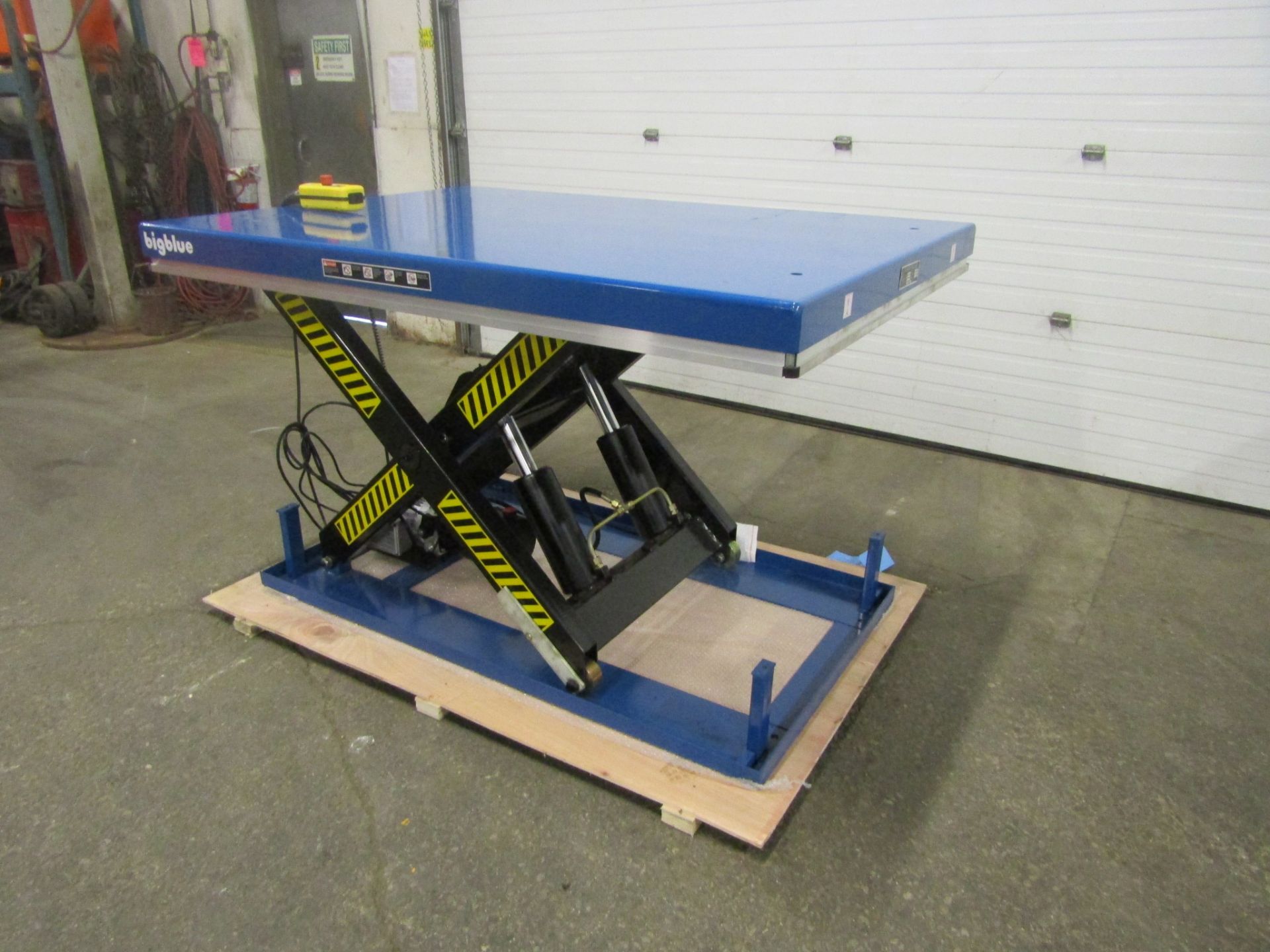 Bigblue Hydraulic Lift Table 48" x 68" x 36" lift - 8000lbs capacity - UNUSED and MINT - 115V - Image 2 of 2