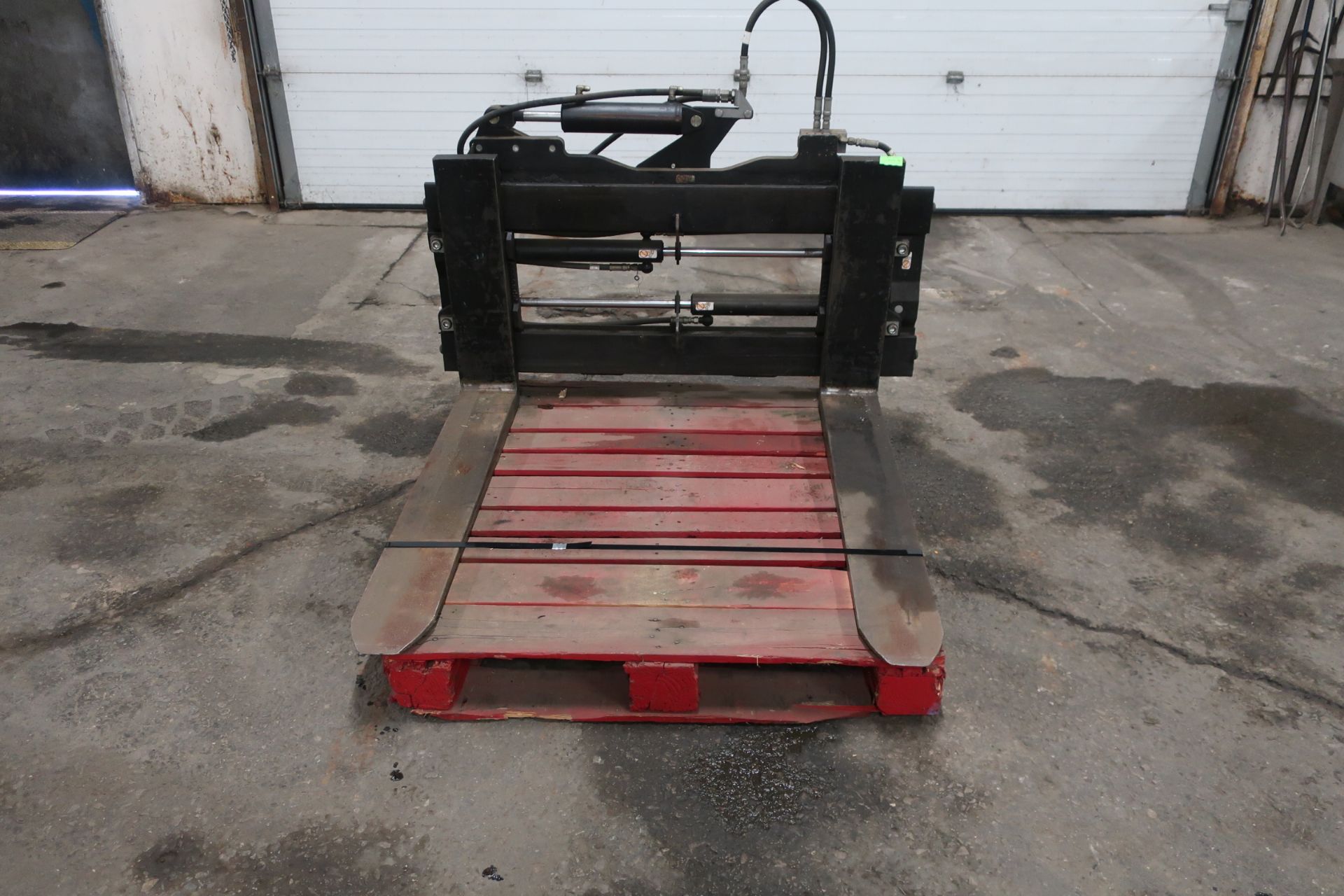 Cascade 42" Class 4 10,000lbs capacity forklift attachment with sideshift and fork positioner - Image 3 of 3