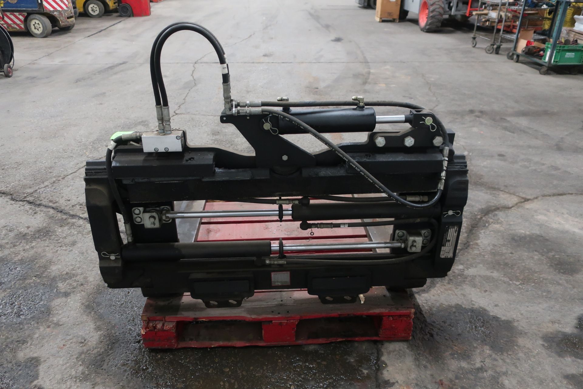 Cascade 42" Class 4 10,000lbs capacity forklift attachment with sideshift and fork positioner - Image 2 of 3