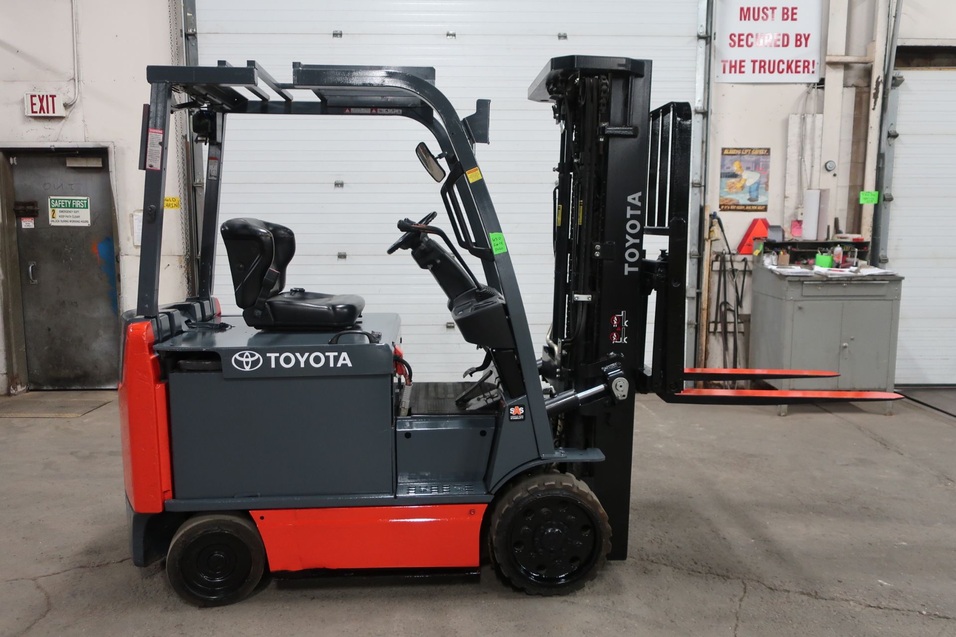FREE CUSTOMS - 2014 Toyota 6000lbs Electric Forklift with sideshift and 3-stage mast