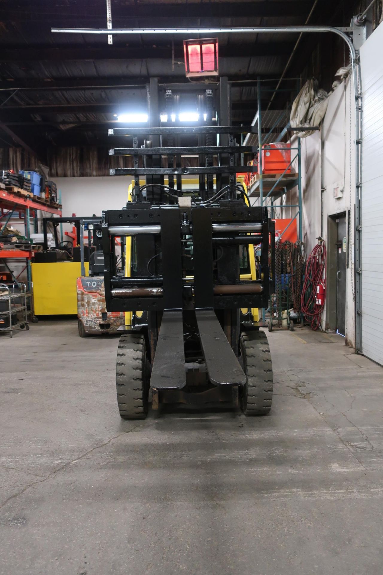 FREE CUSTOMS - 2014 Hyster 10000lbs Capacity OUTDOOR Forklift with 72" forks and fork positioners - Image 2 of 2