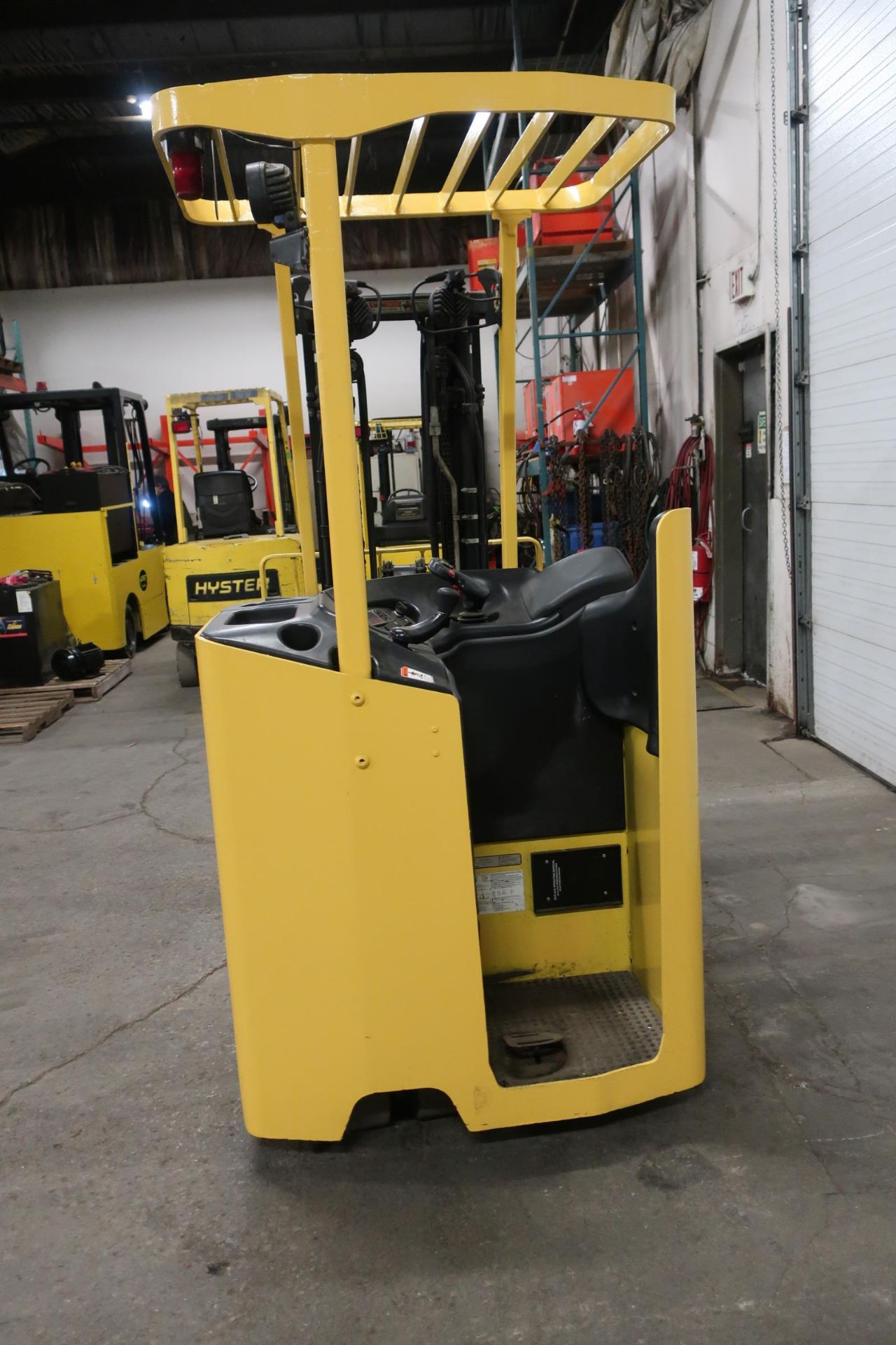 FREE CUSTOMS - 2011 Hyster Reach Truck Pallet Lifter 3800lbs capacity unit ELECTRIC with sideshift - Image 2 of 3