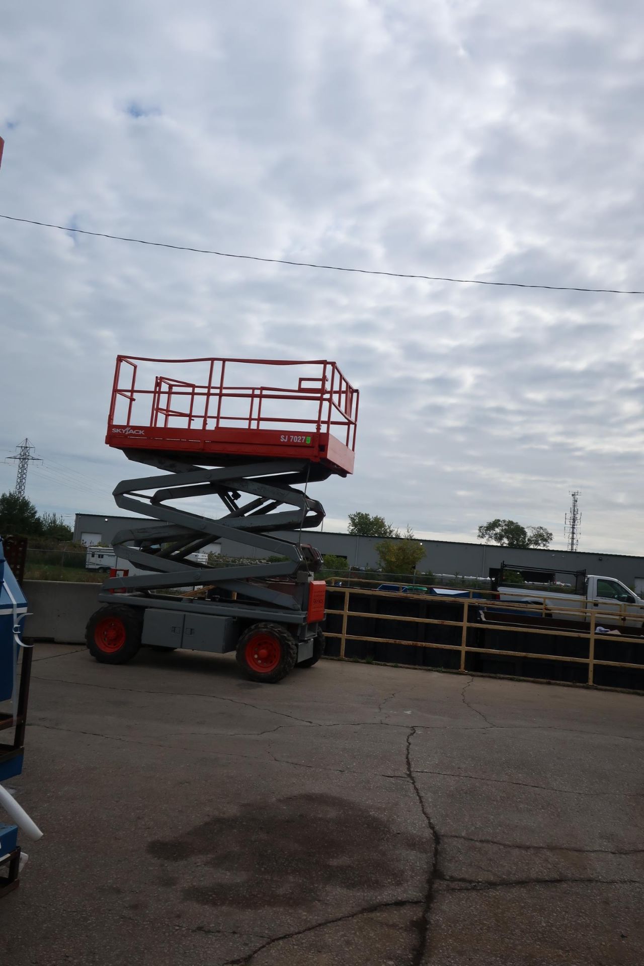 FREE CUSTOMS - Skyjack SJ7027 Motorized Scissor Lift 4x4 4WD with LOW HOURS