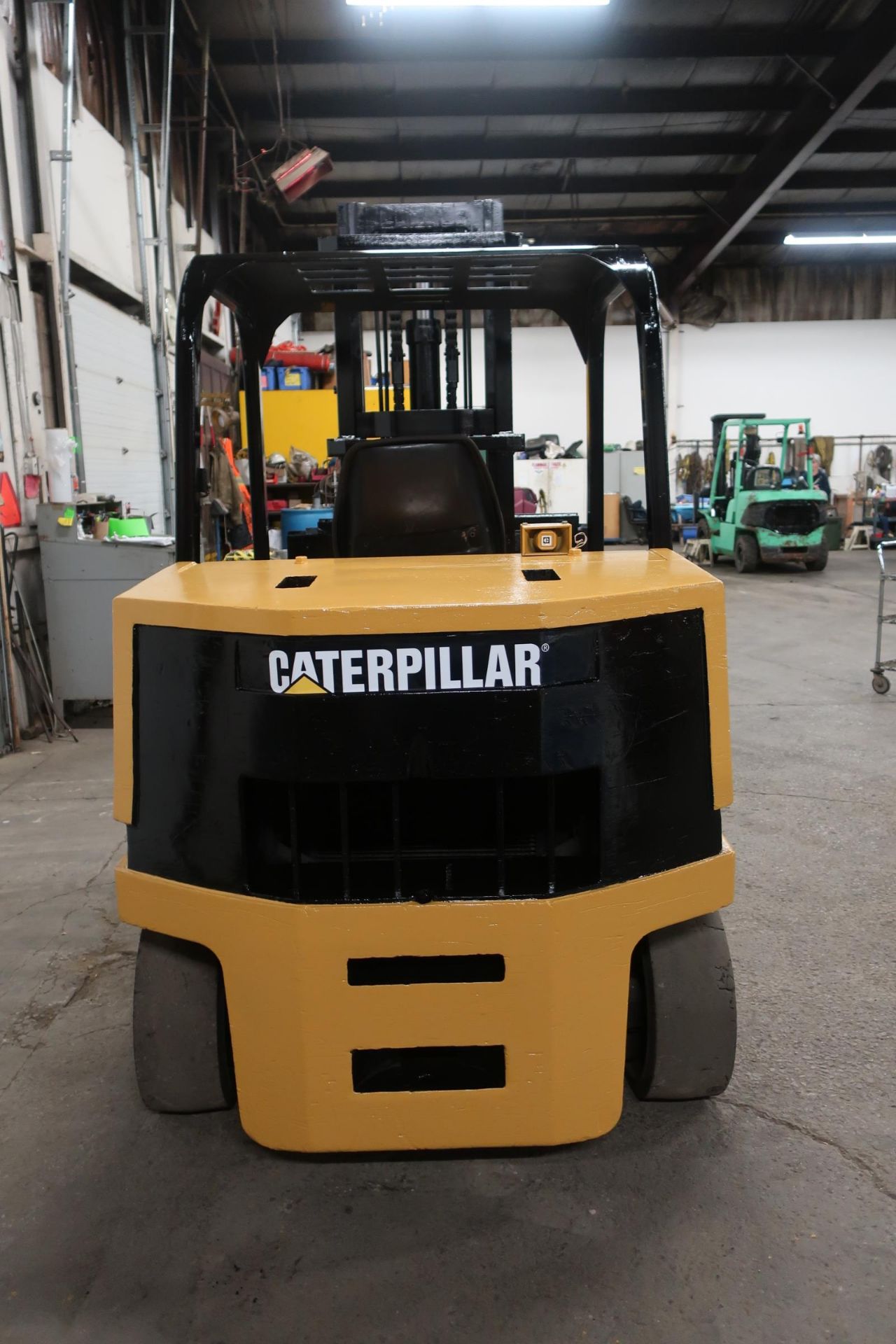 FREE CUSTOMS- CAT 13500lbs Capacity Forklift with LOW HOURS & 58" forks with SIDESHIFT - GAS unit - Image 3 of 4