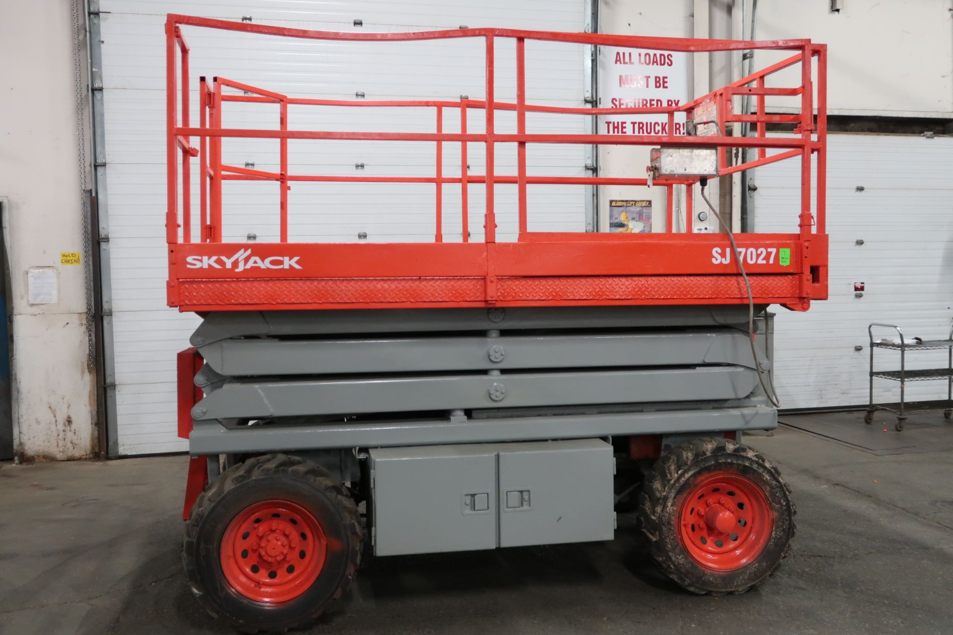 FREE CUSTOMS - Skyjack SJ7027 Motorized Scissor Lift 4x4 4WD with LOW HOURS - Image 2 of 4