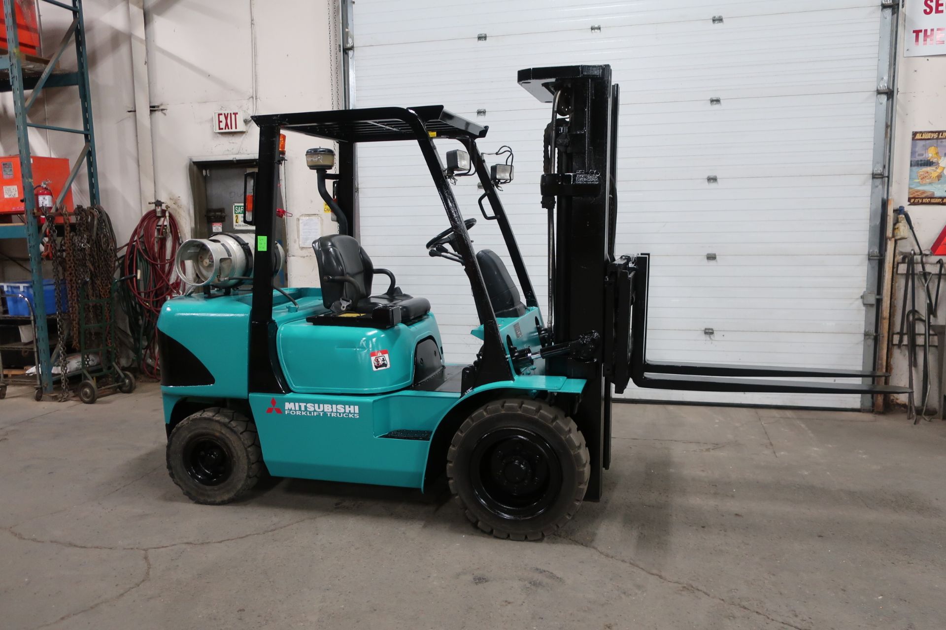 FREE CUSTOMS - Mitsubishi 7000lbs Capacity OUTDOOR Forklift with 3-stage mast - LPG (propane)