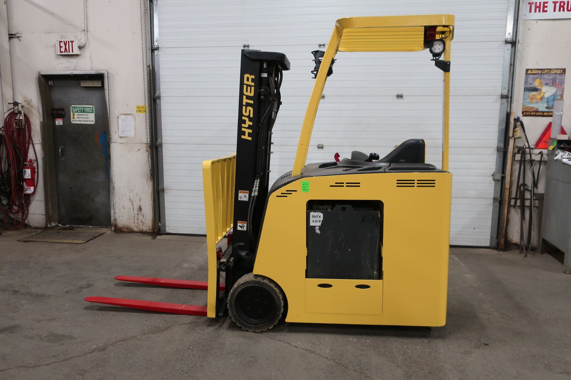 FREE CUSTOMS - 2011 Hyster Reach Truck Pallet Lifter 3800lbs capacity unit ELECTRIC with sideshift