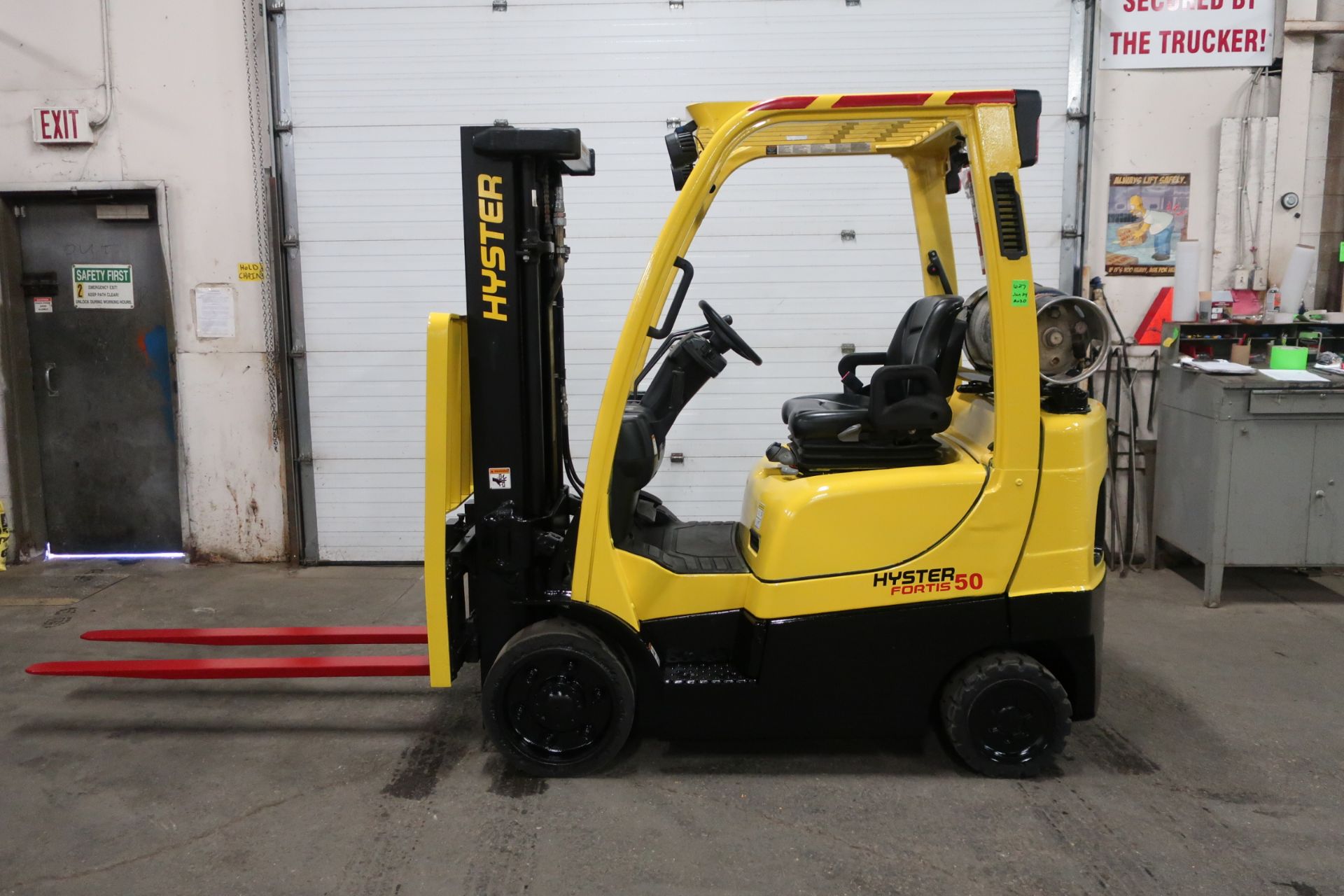 FREE CUSTOMS - 2012 Hyster 5000lbs Capacity Forklift with 3-stage mast - LPG (propane) with