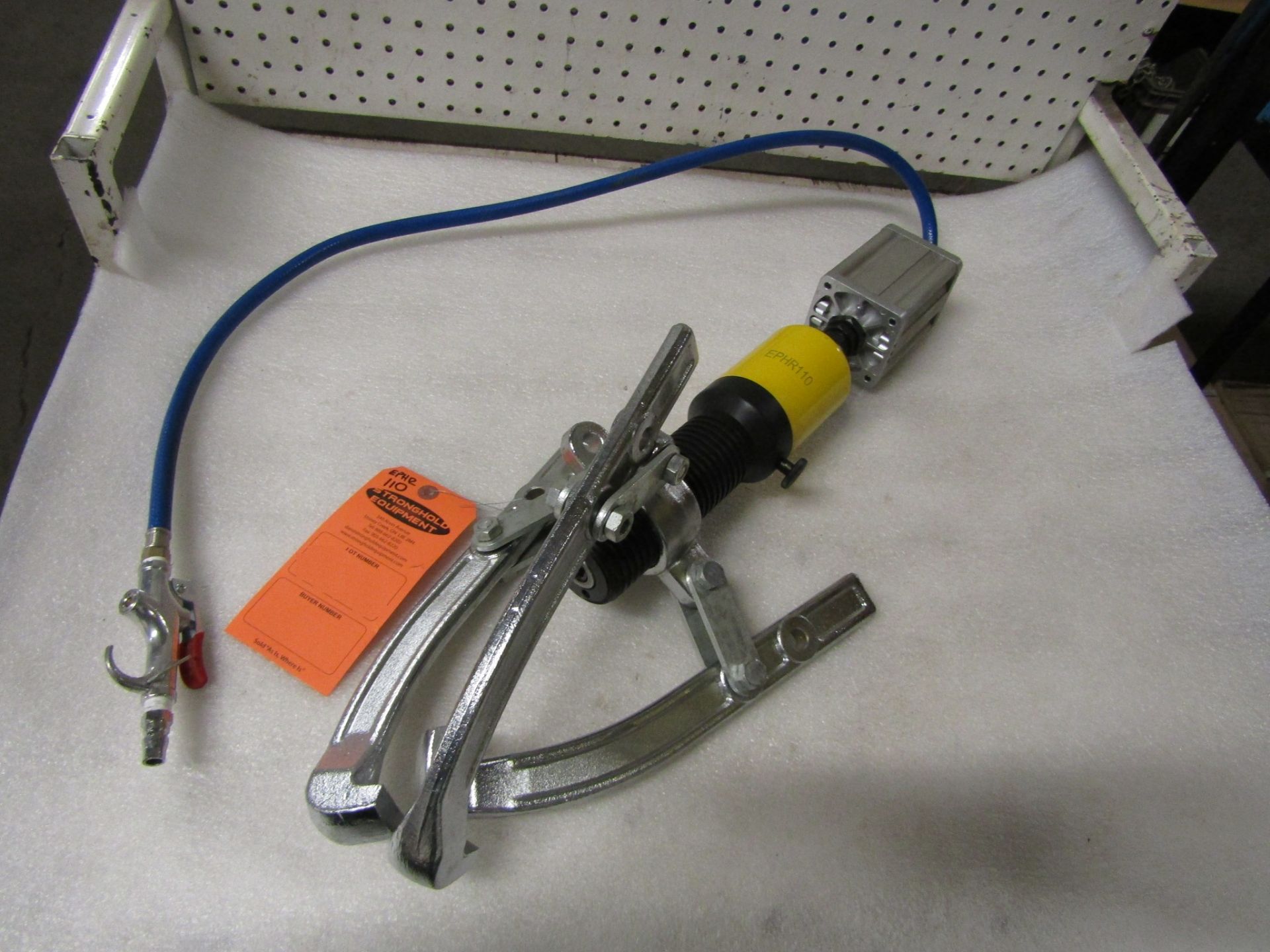 model EPHR110 Pneumatic / Air over Hydraulic Bearing Puller with 10 ton capacity MINT