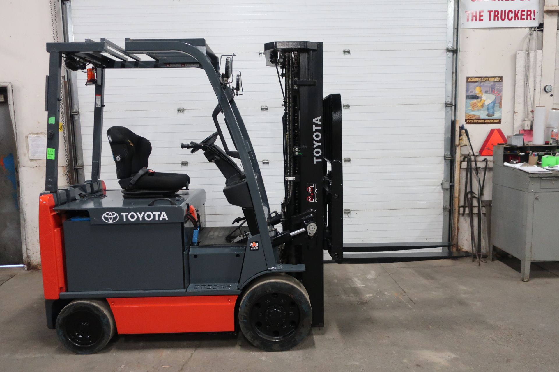 FREE CUSTOMS - 2014 Toyota 6300lbs Electric Forklift with sideshift and 3-stage mast