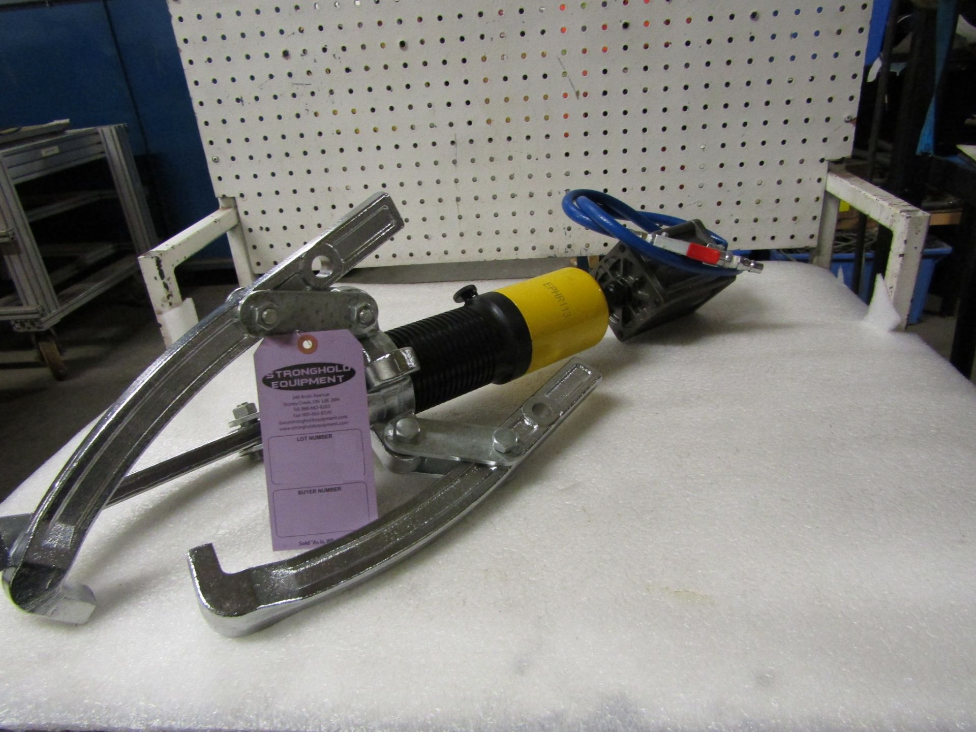 model EPHR113 Pneumatic / Air over Hydraulic Bearing Puller with 20 ton capacity MINT