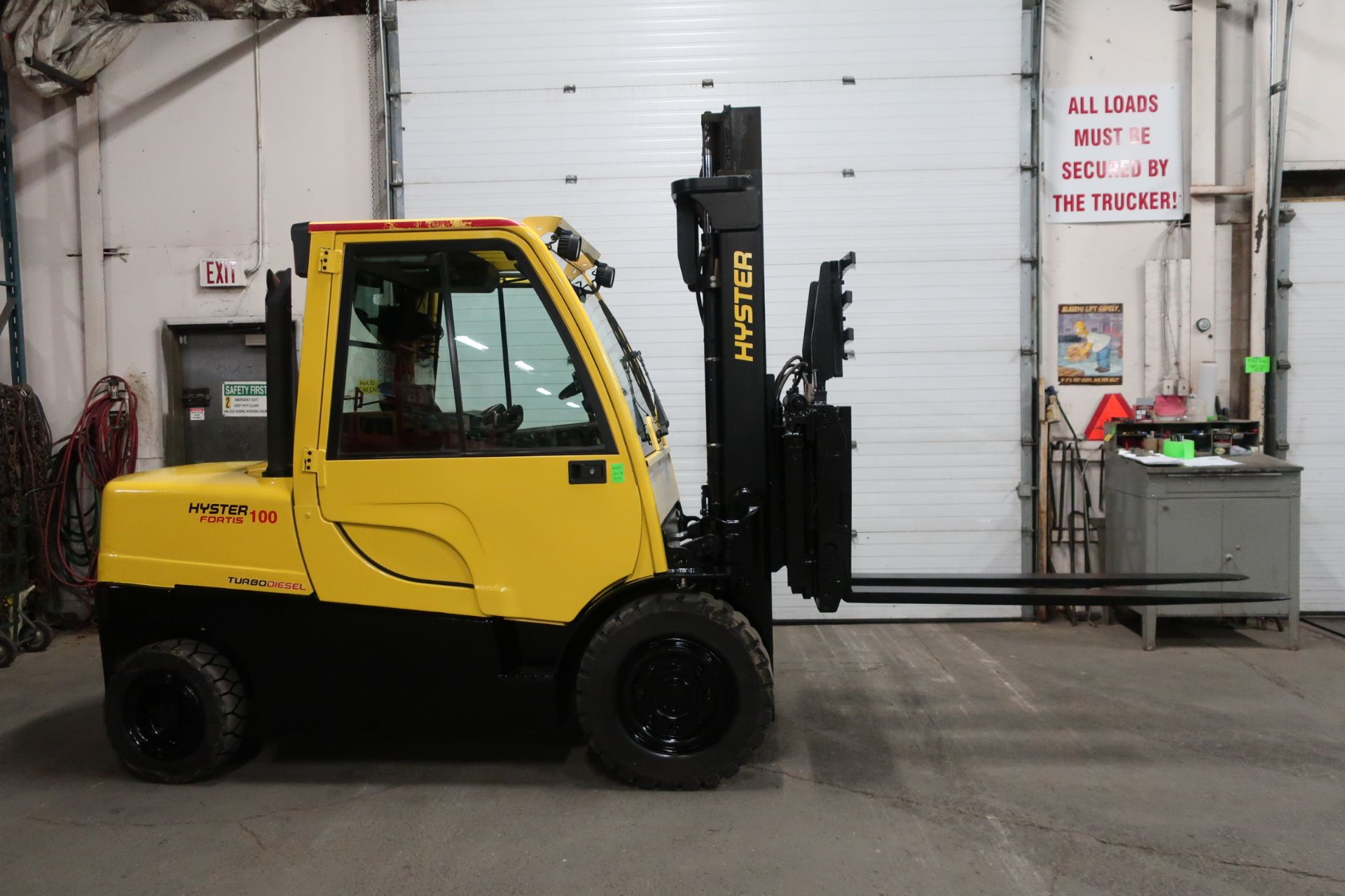 FREE CUSTOMS - 2014 Hyster 10000lbs Capacity OUTDOOR Forklift with 72" forks and fork positioners