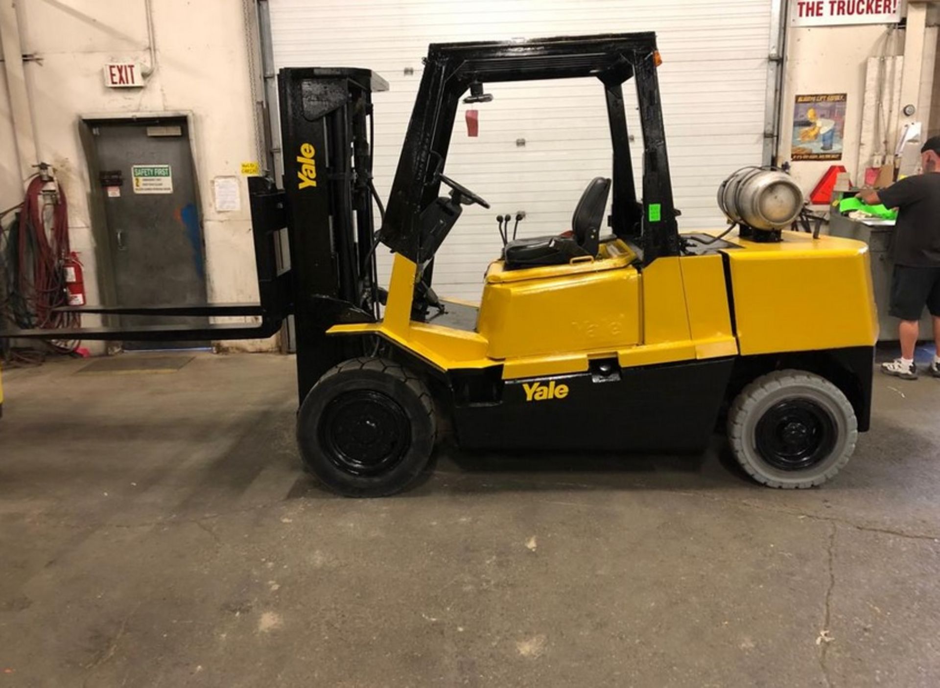 FREE CUSTOMS - Yale 11000lbs Capacity Forklift LPG (propane) with 3-stage mast and 60" forks and LOW