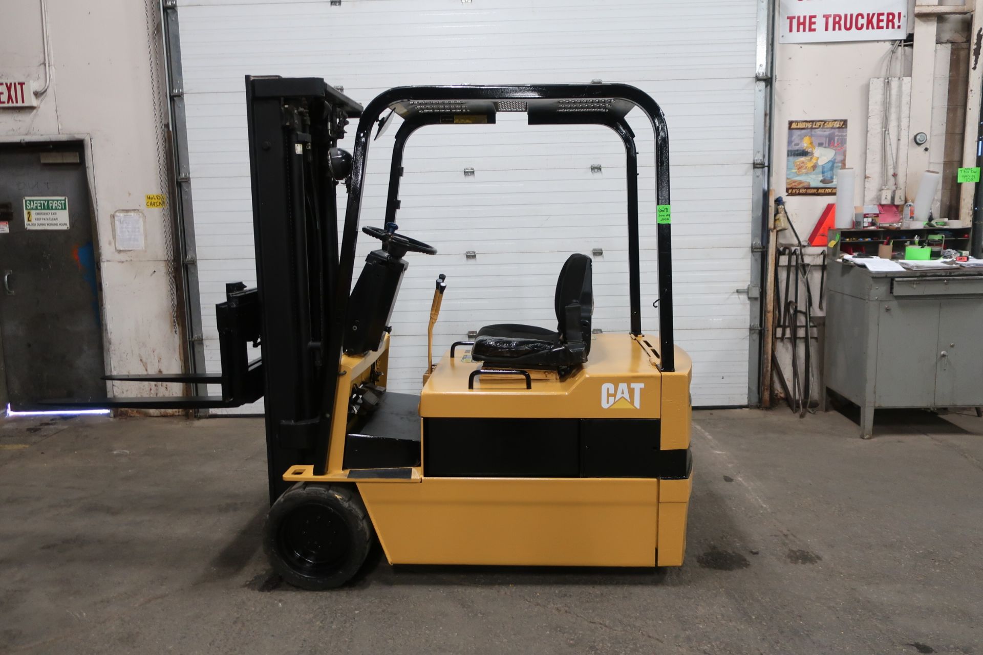 CAT 4000lbs Electric Forklift 3-wheel units with 3-stage mast and sideshift