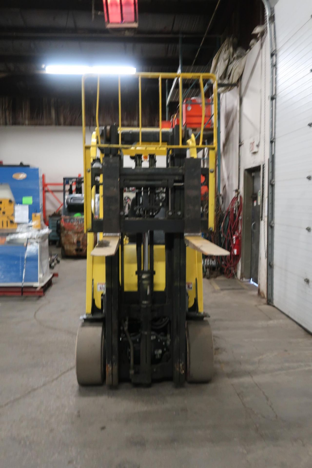 2013 Hyster 6500lbs Capacity Electric Forklift with 3-stage mast and sideshift - Image 2 of 2