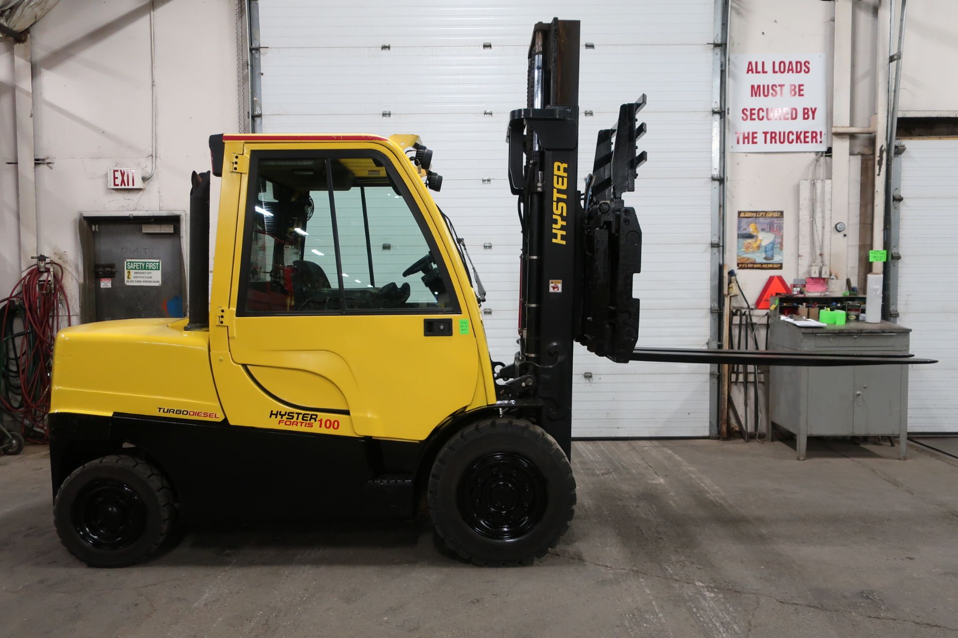 FREE CUSTOMS - 2014 Hyster 10000lbs Capacity OUTDOOR Forklift with 72" forks and fork positioners