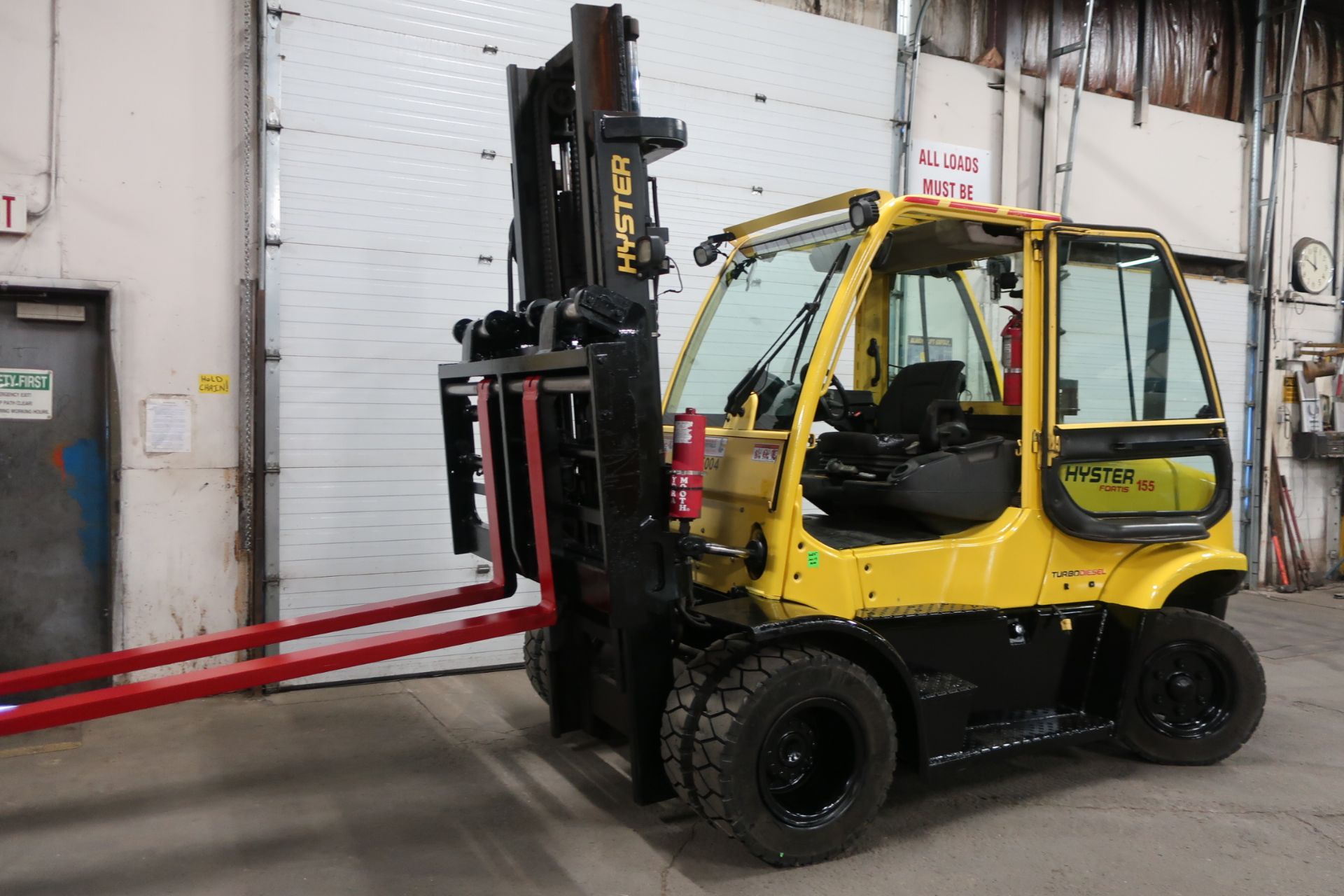 FREE CUSTOMS - 2015 Hyster 15500lbs Capacity OUTDOOR Forklift with Fork Positioner, Sideshift & - Image 5 of 5