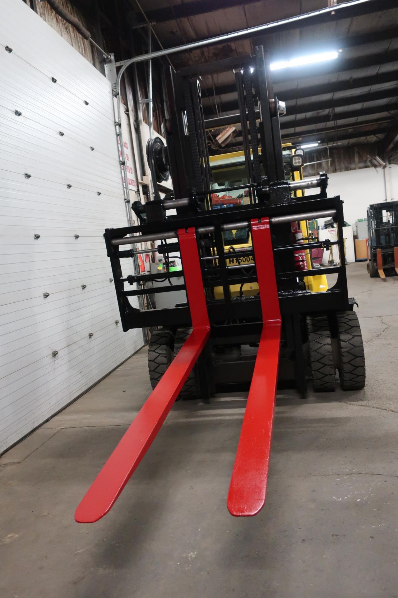 FREE CUSTOMS - 2015 Hyster 15500lbs Capacity OUTDOOR Forklift with Fork Positioner, Sideshift & - Image 3 of 5