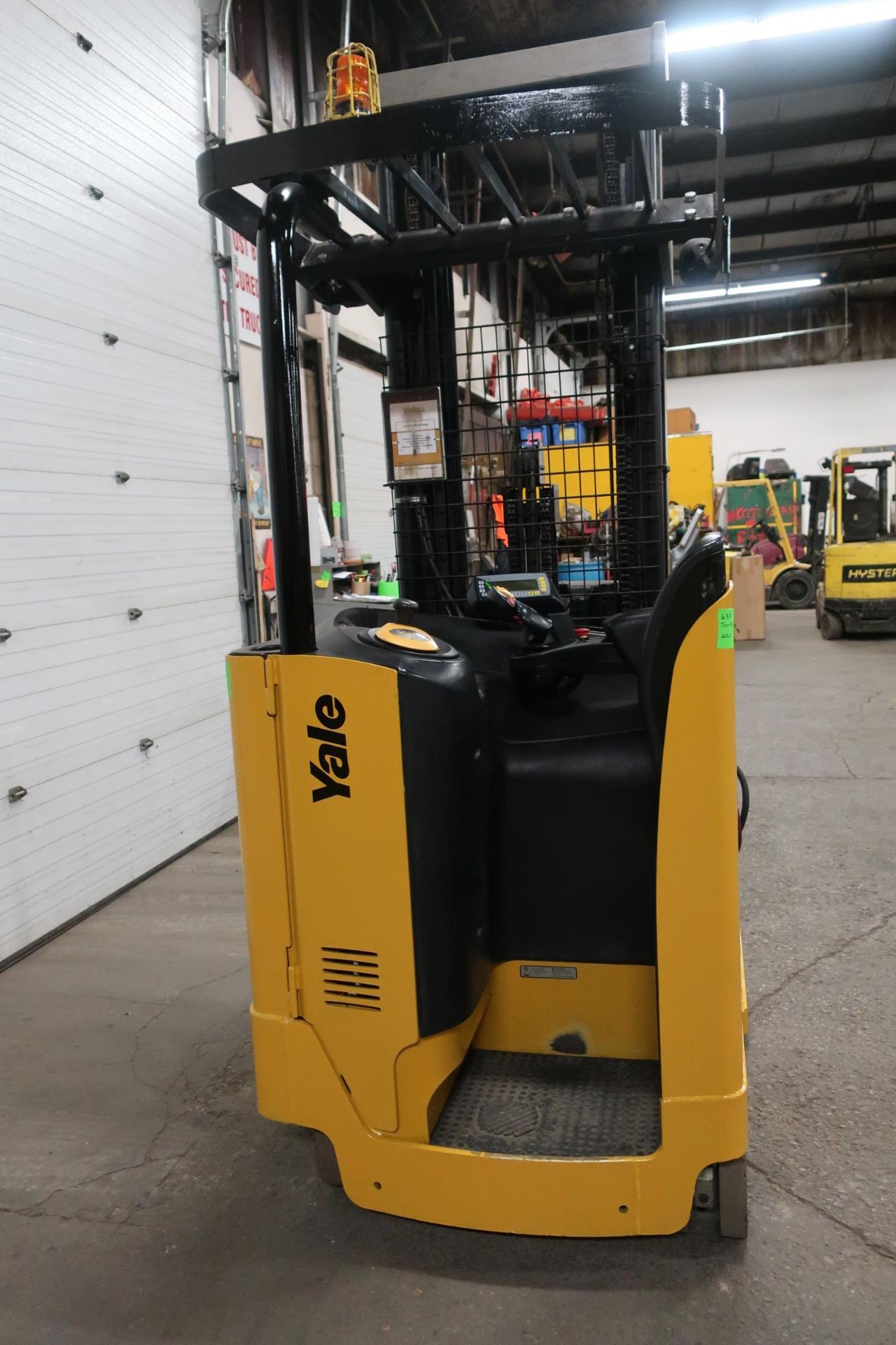 2011 Yale Reach Truck Pallet Lifter 3500lbs capacity unit ELECTRIC with sideshift - Image 3 of 3