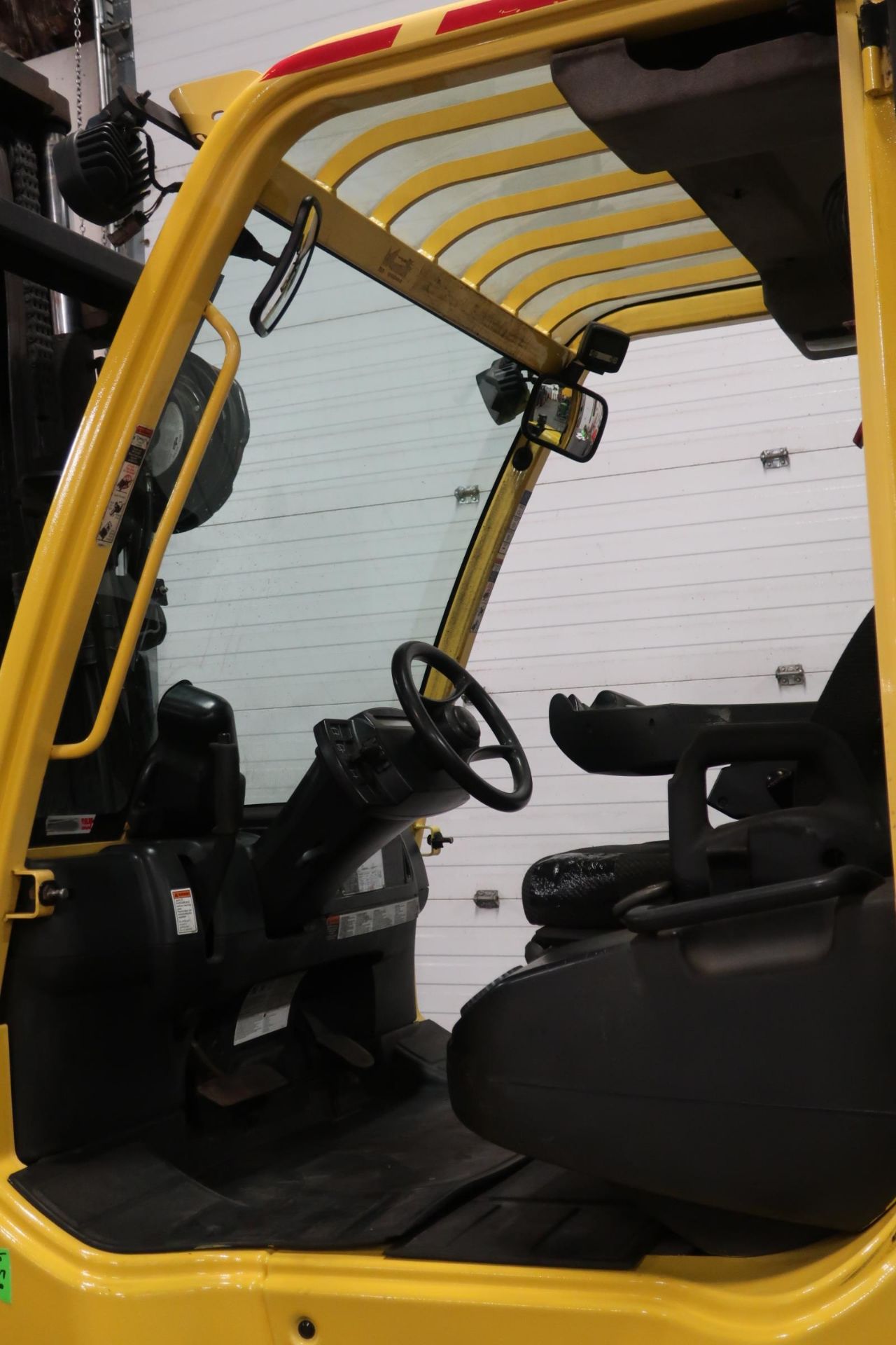 FREE CUSTOMS - 2015 Hyster 15500lbs Capacity OUTDOOR Forklift with Fork Positioner, Sideshift & - Image 2 of 5