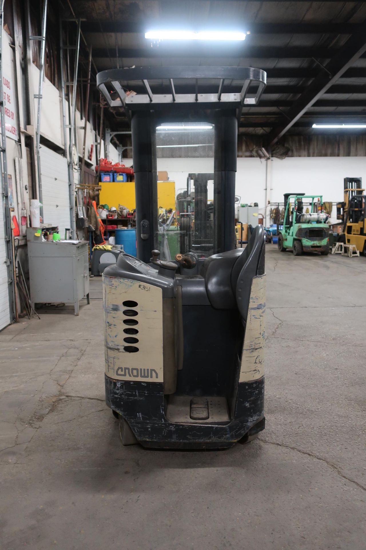 Crown Reach Truck Pallet Lifter 3500lbs capacity unit ELECTRIC with sideshift - Image 3 of 4