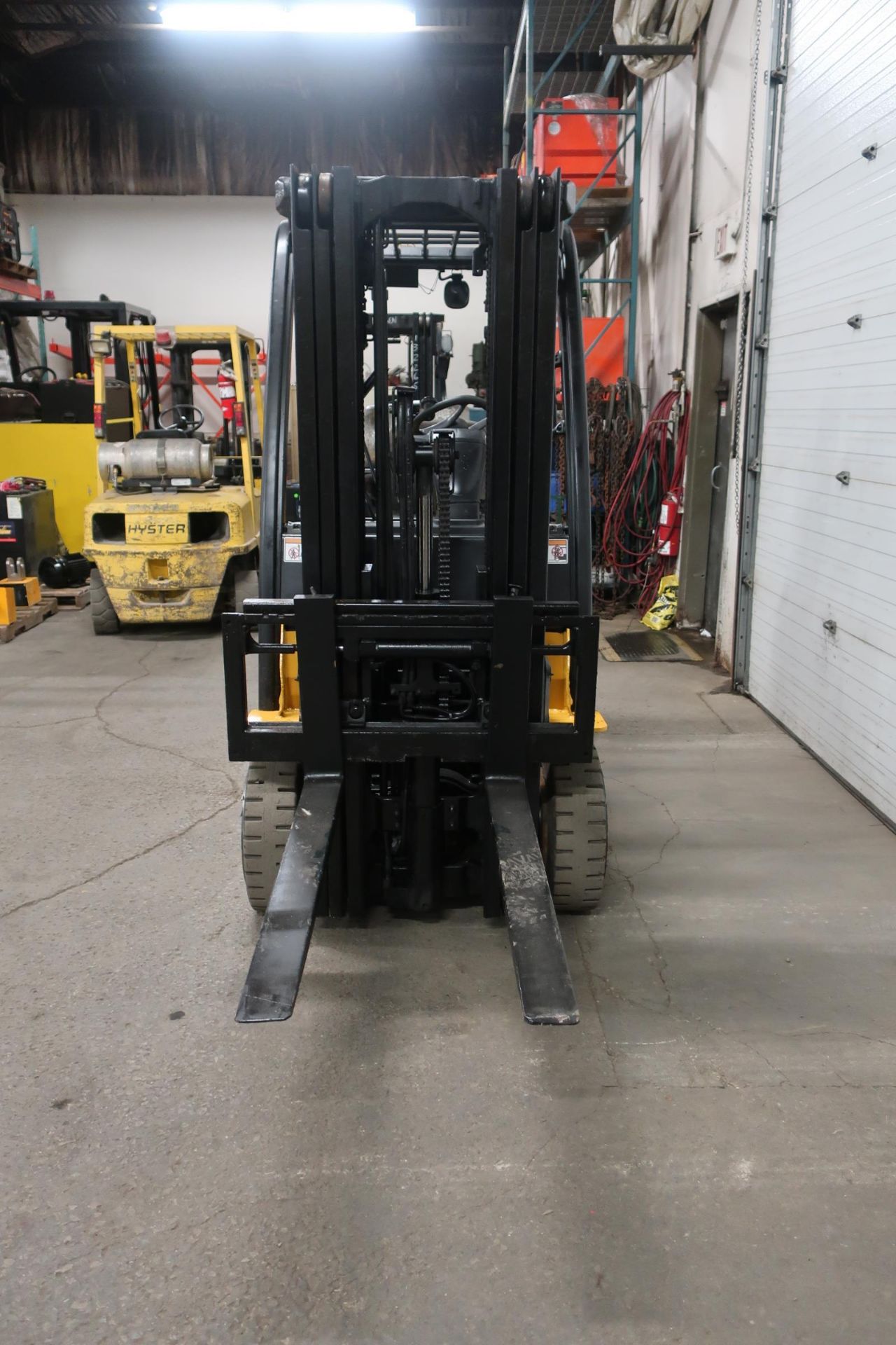 FREE CUSTOMS - 2006 Yale 5000lbs LPG (propane) Forklift with sideshift and 3-stage mast (no - Image 2 of 2