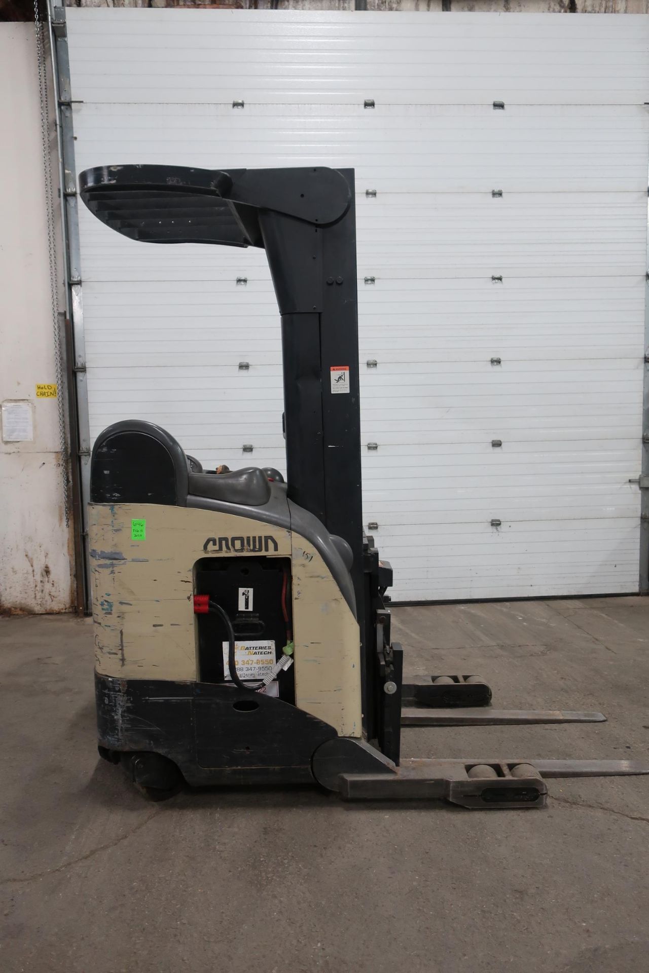 Crown Reach Truck Pallet Lifter 3500lbs capacity unit ELECTRIC with sideshift - Image 4 of 4