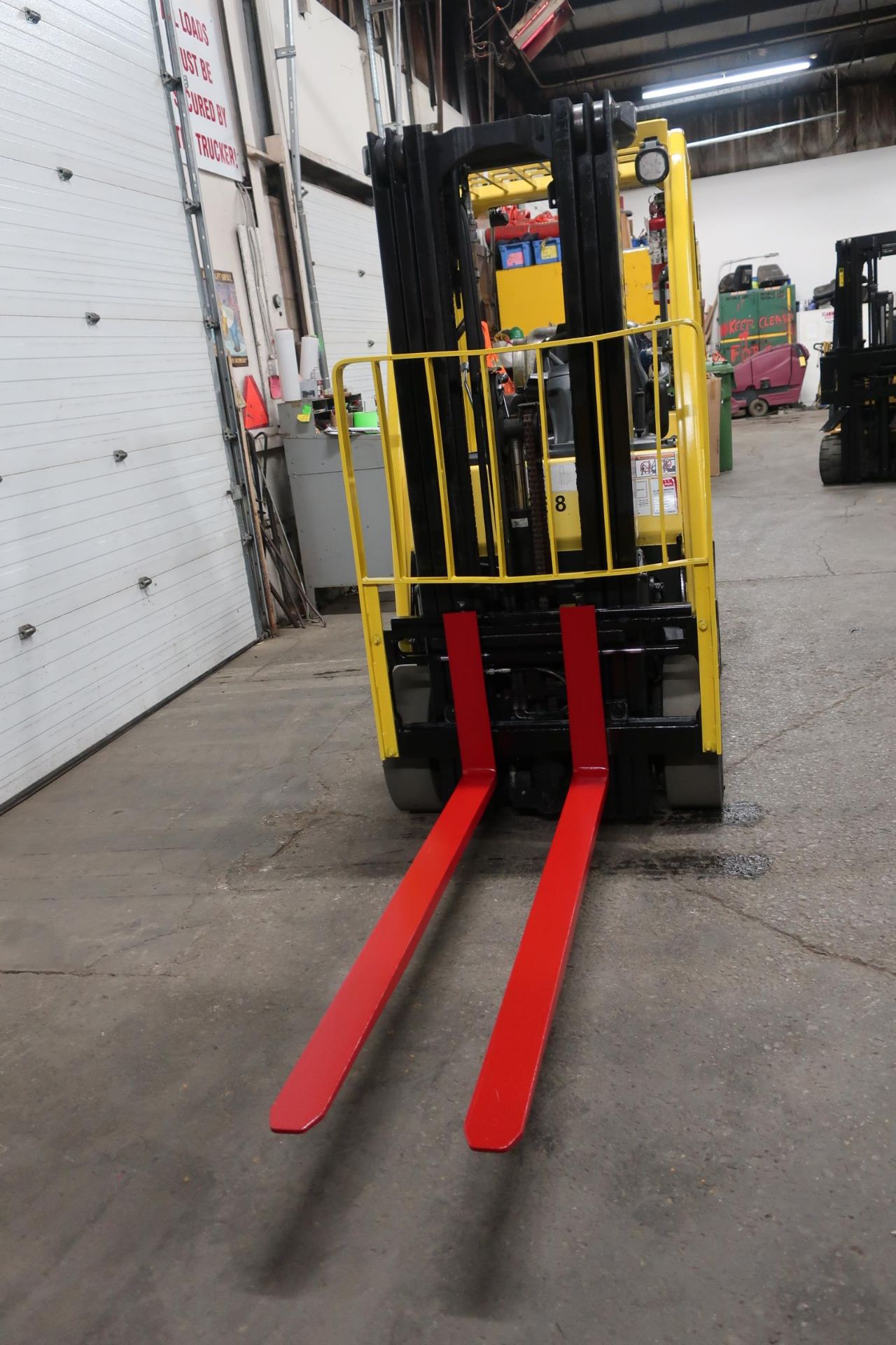 FREE CUSTOMS - 2012 Hyster 5000lbs Capacity Forklift with 3-stage mast - LPG (propane) with - Image 2 of 2