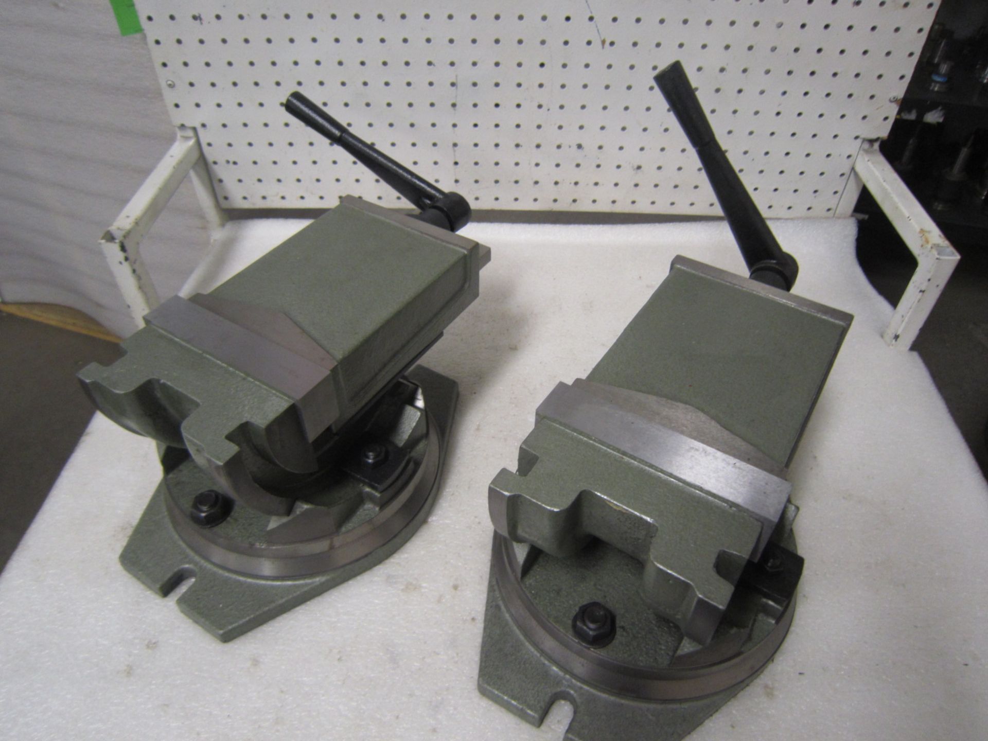 Lot of 2 (2 units) MINT & UNUSED 6" Machine Vise Unit fully swivels and tilts