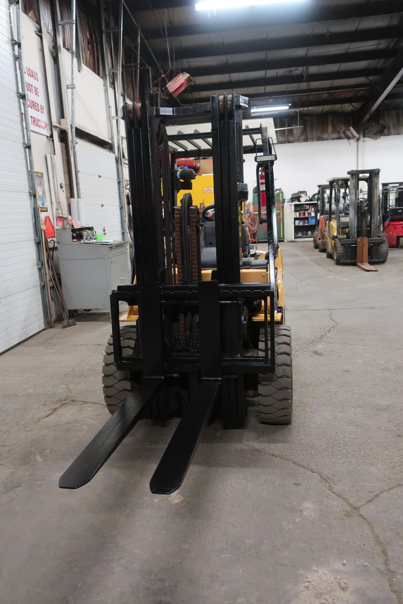 FREE CUSTOMS - CAT OUTDOOR Forklift 5400lbs Capacity with 3-stage mast and sideshift Diesel - Image 2 of 2