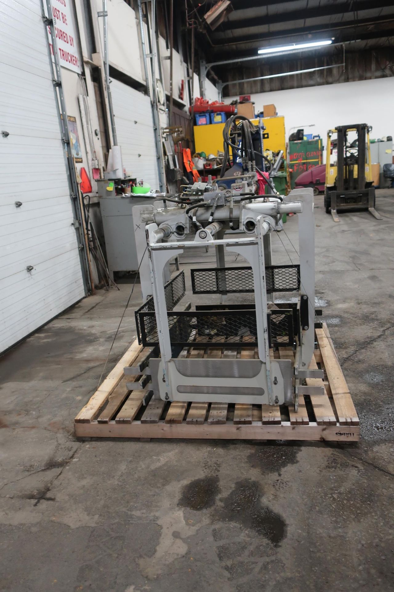 Cascade Box Picker Lifter Forklift Attachment - Mint condition over $60,000 retail cost - Image 4 of 4