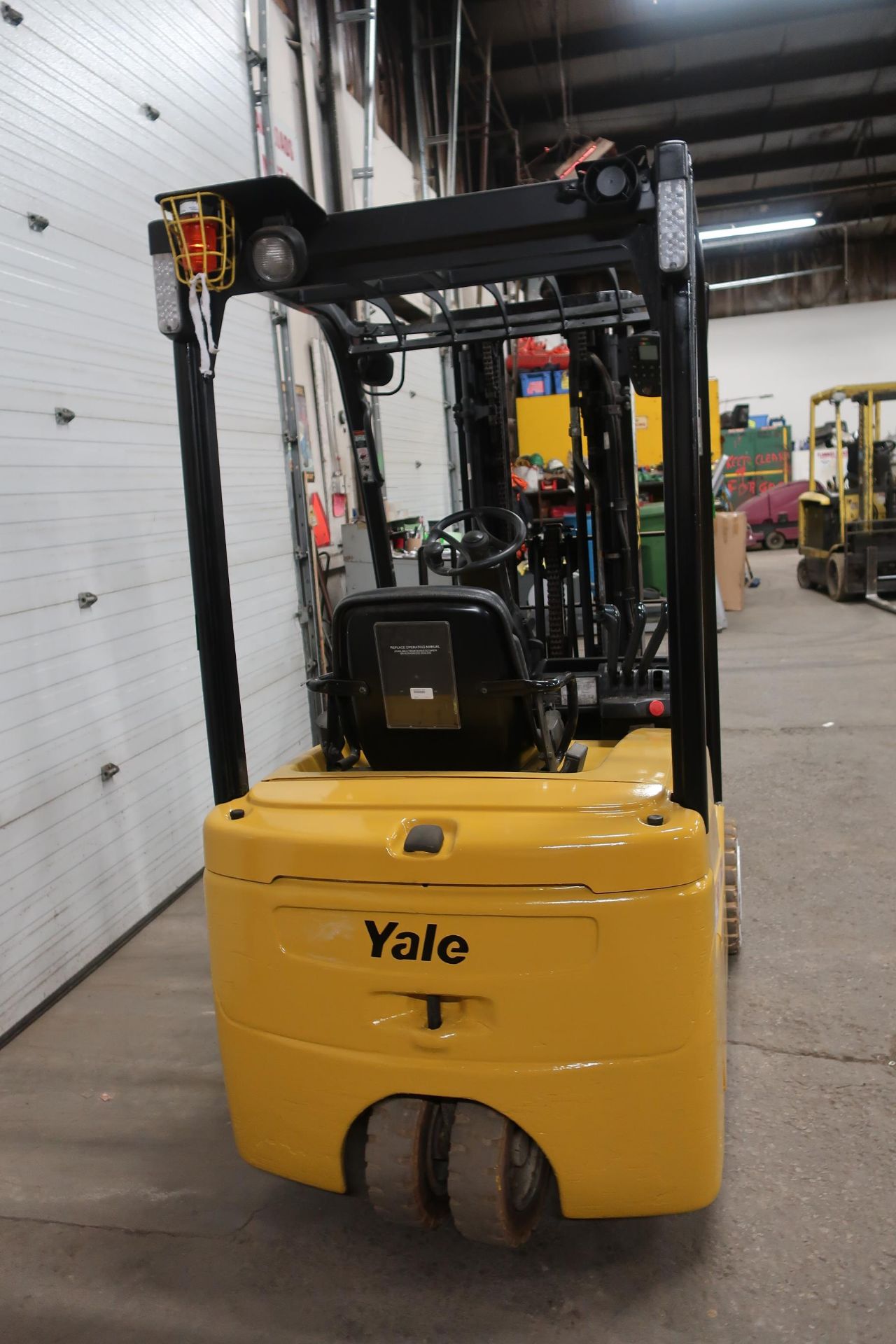 2010 Yale 3000lbs Electric Forklift 3-wheel units with 3-stage Mast and sideshift and LOW HOURS - Image 2 of 2