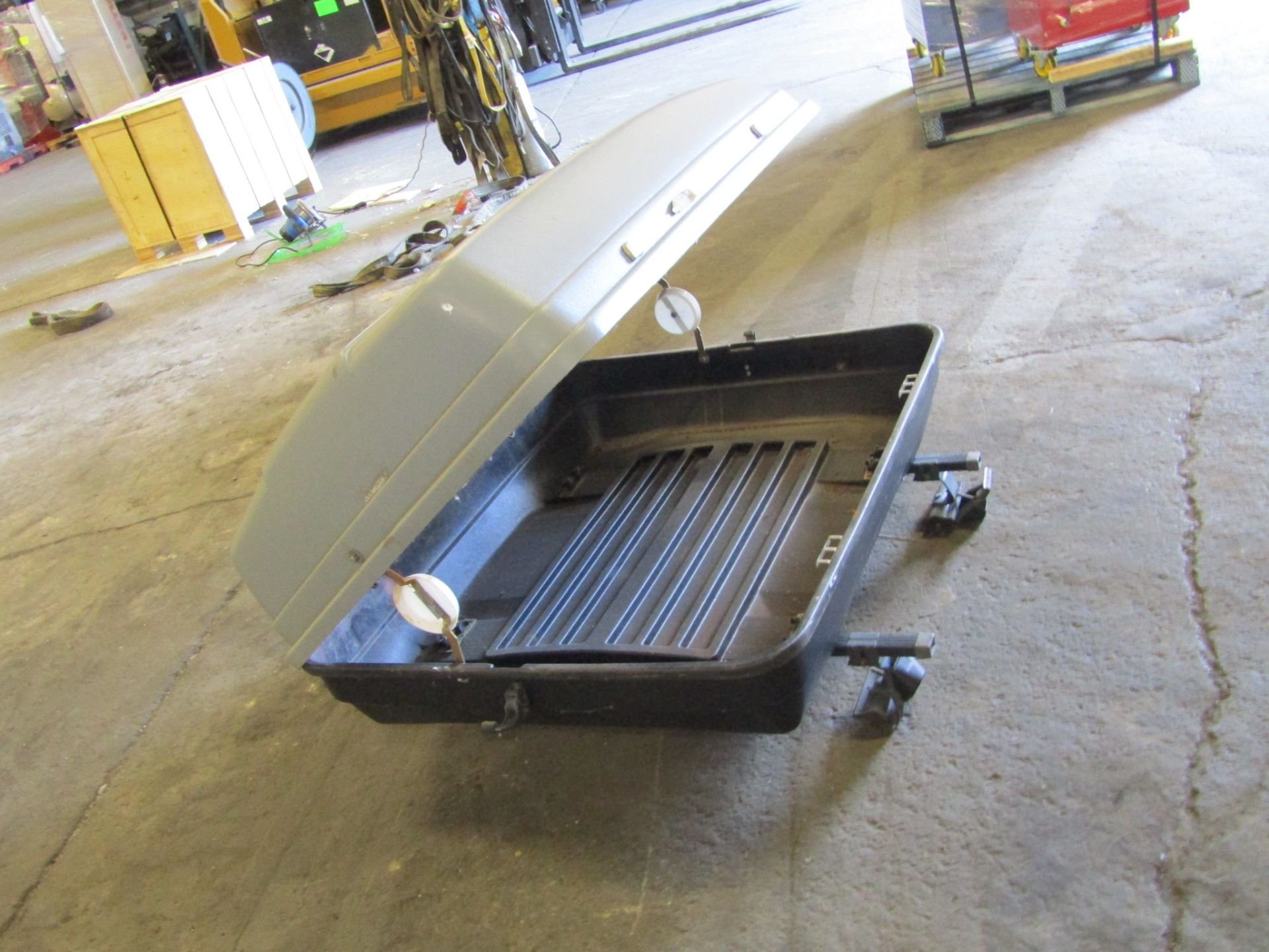 Roof Rack Car Carrier - extra luggage space on roof in enclosed case - Image 2 of 2